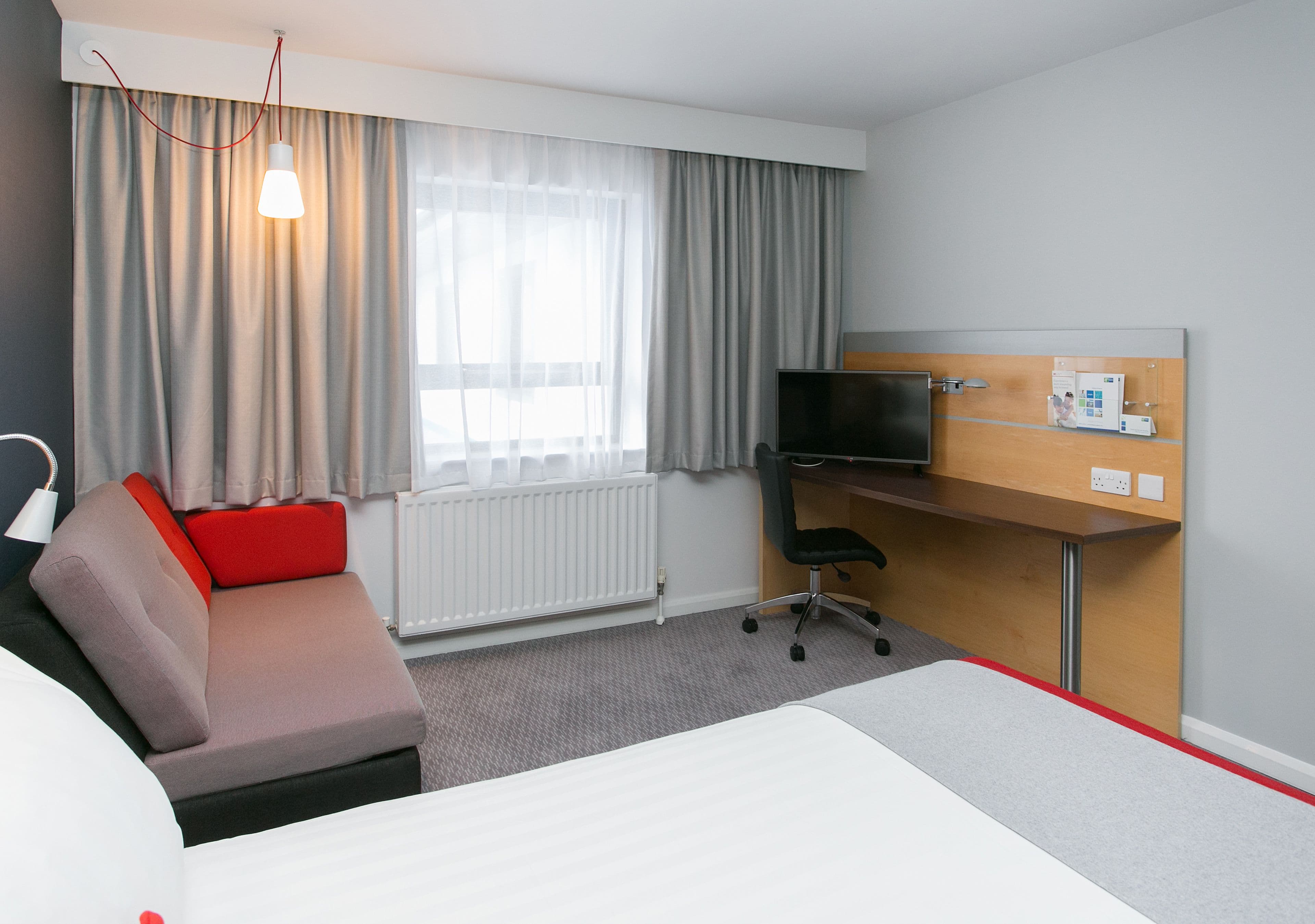 Holiday Inn Express Antrim - M2, Jct.1 - Image 4