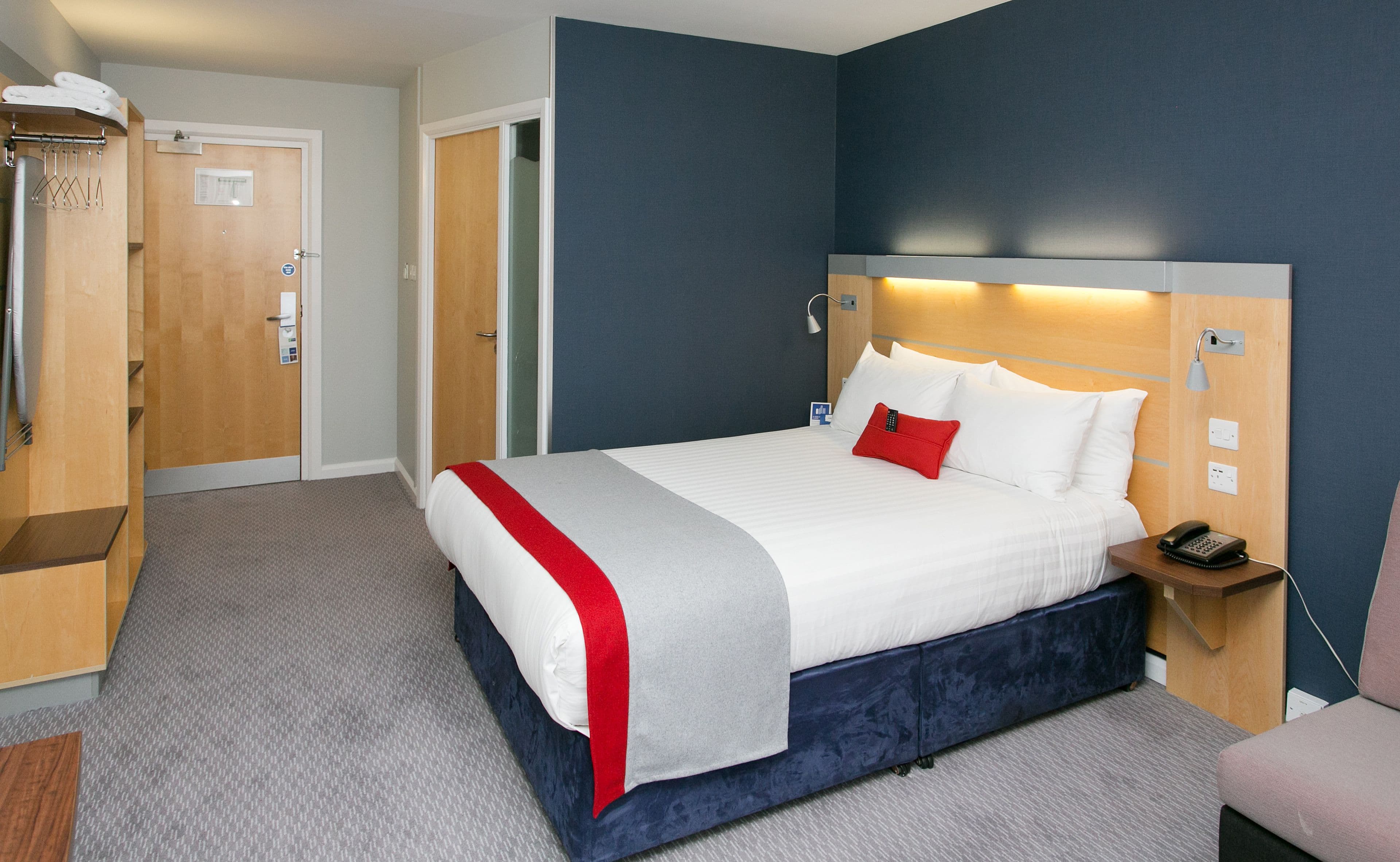 Holiday Inn Express Antrim - M2, Jct.1 - Image 3