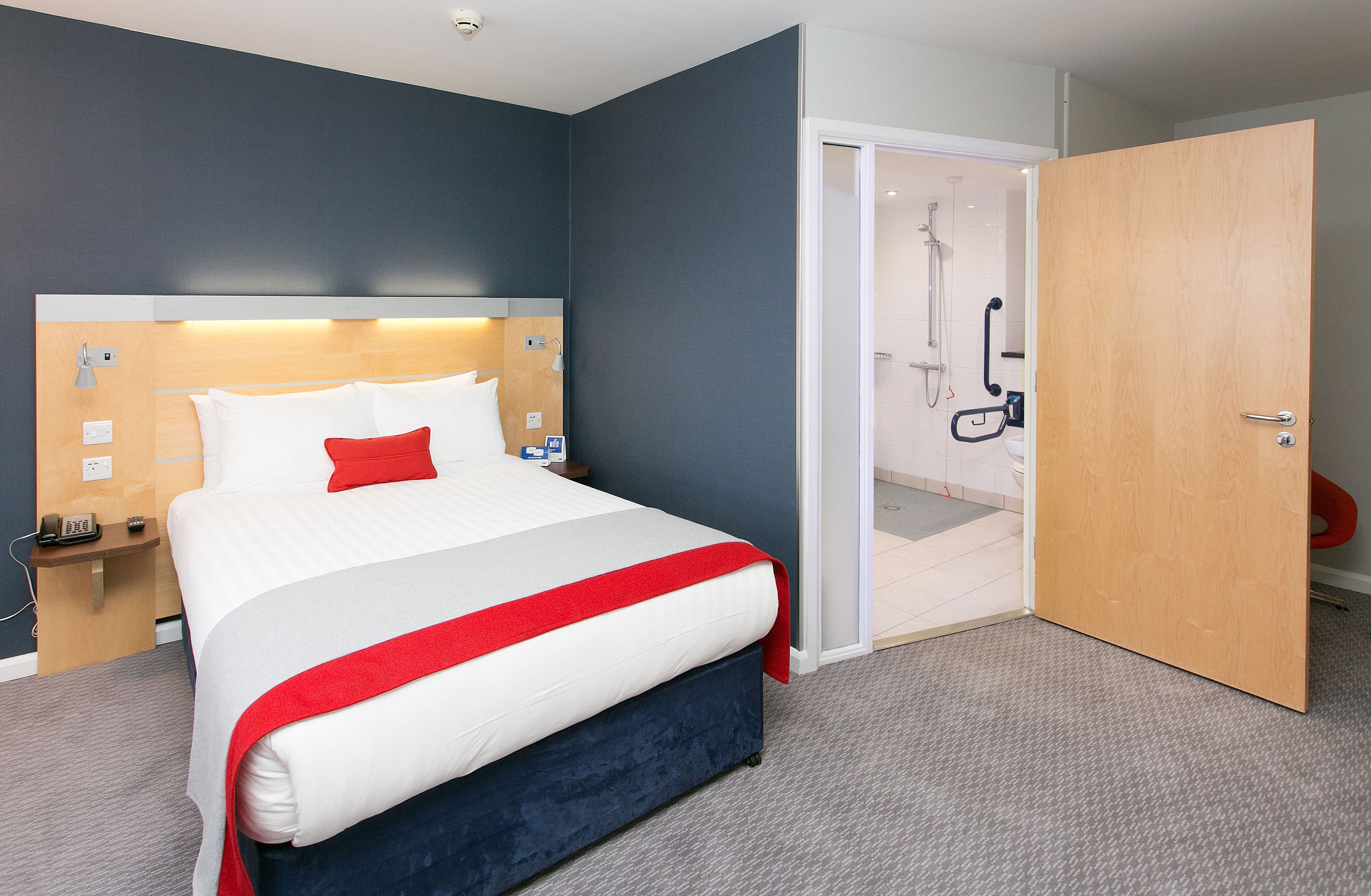 Holiday Inn Express Antrim - M2, Jct.1 — 6