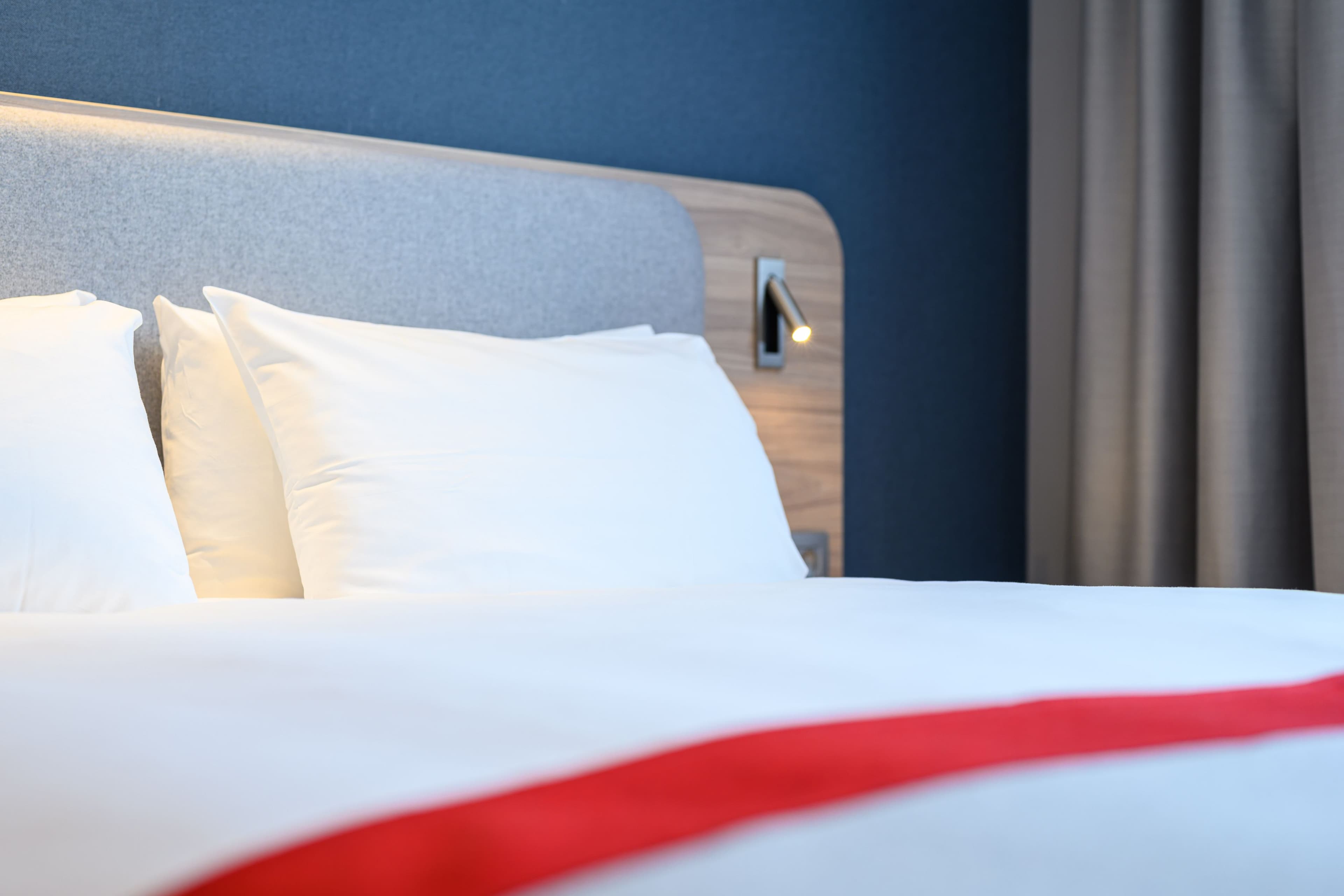 Holiday Inn Express Antwerp - City Centre - Image 2