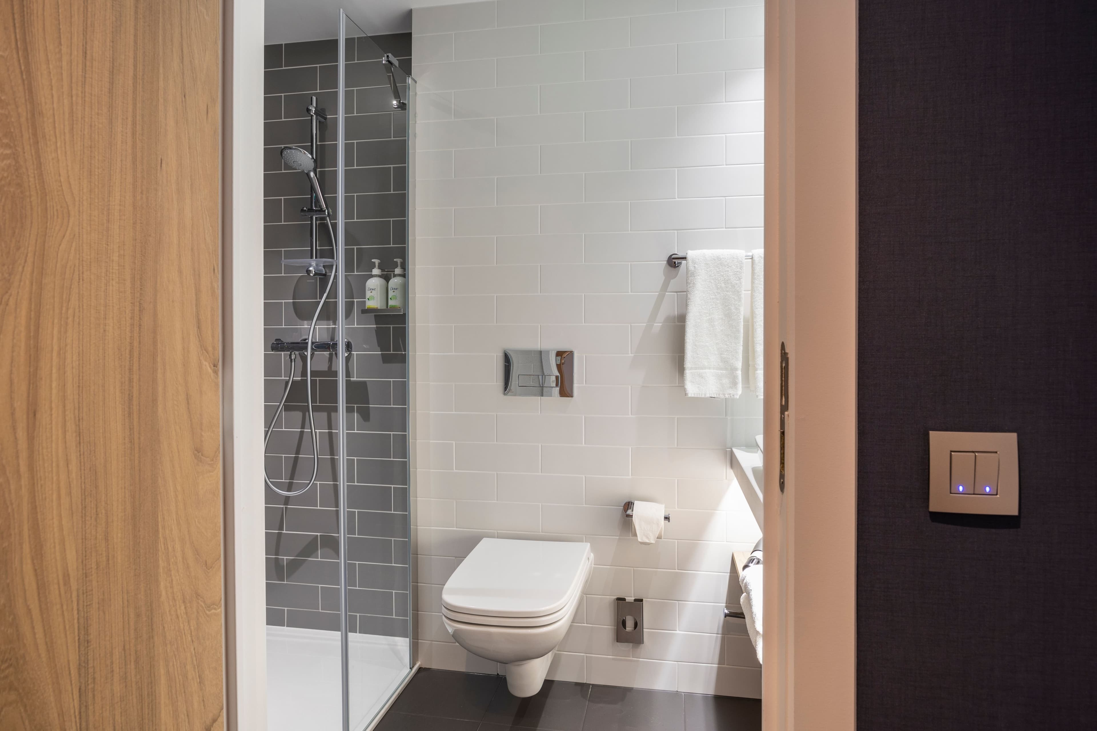 Standard Room with Free Breakfast - Image 6