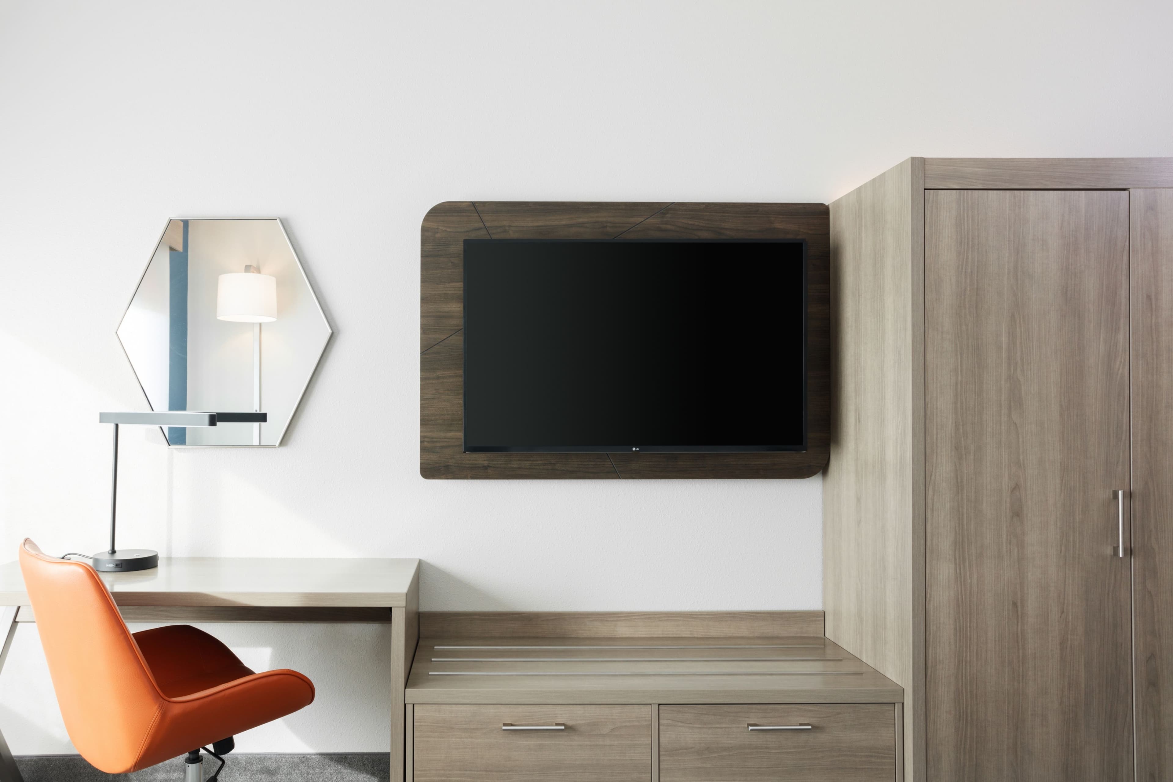 Holiday Inn Express Apex-Raleigh - Image 3