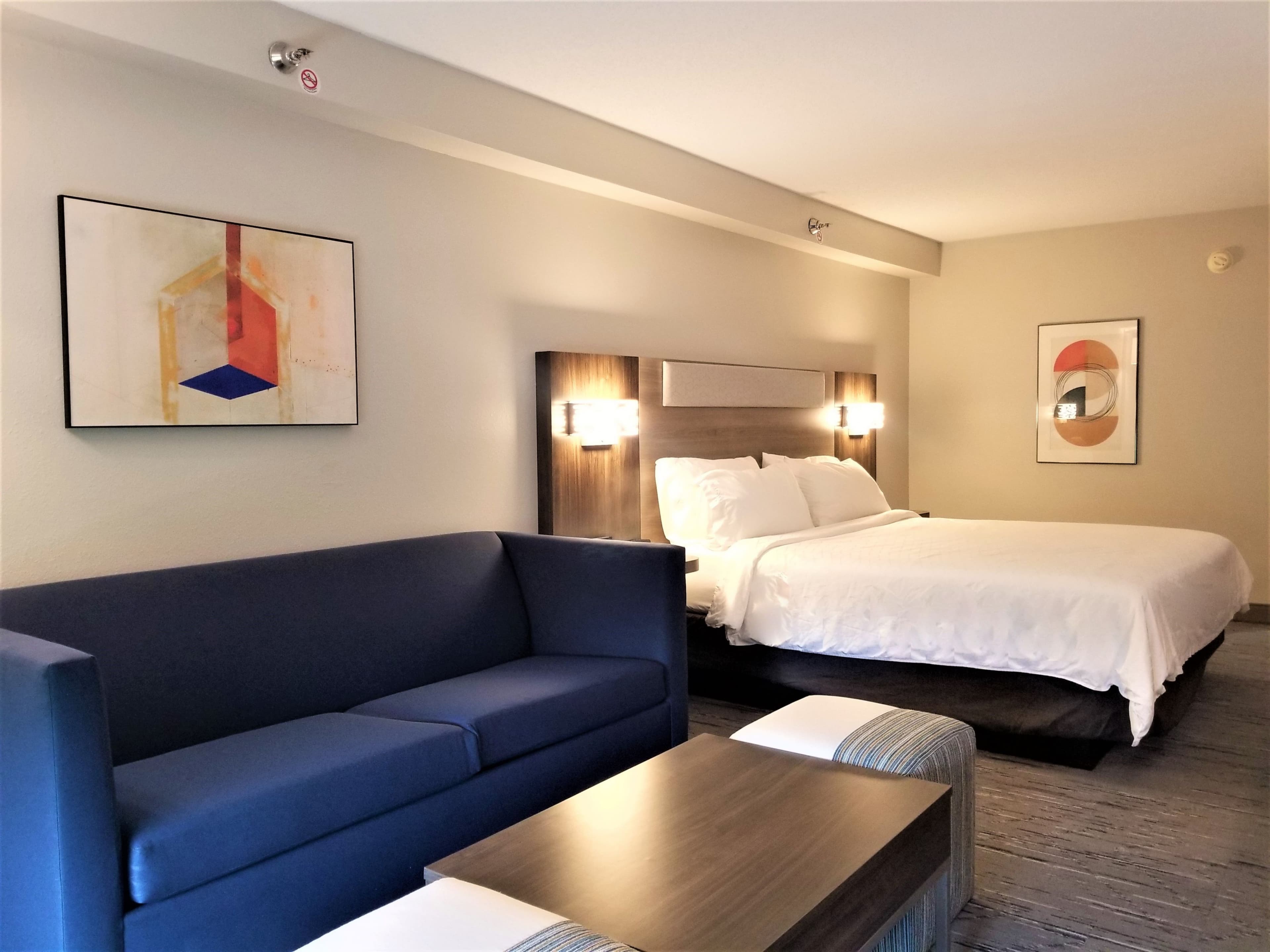 Holiday Inn Express Apex-Raleigh — 8