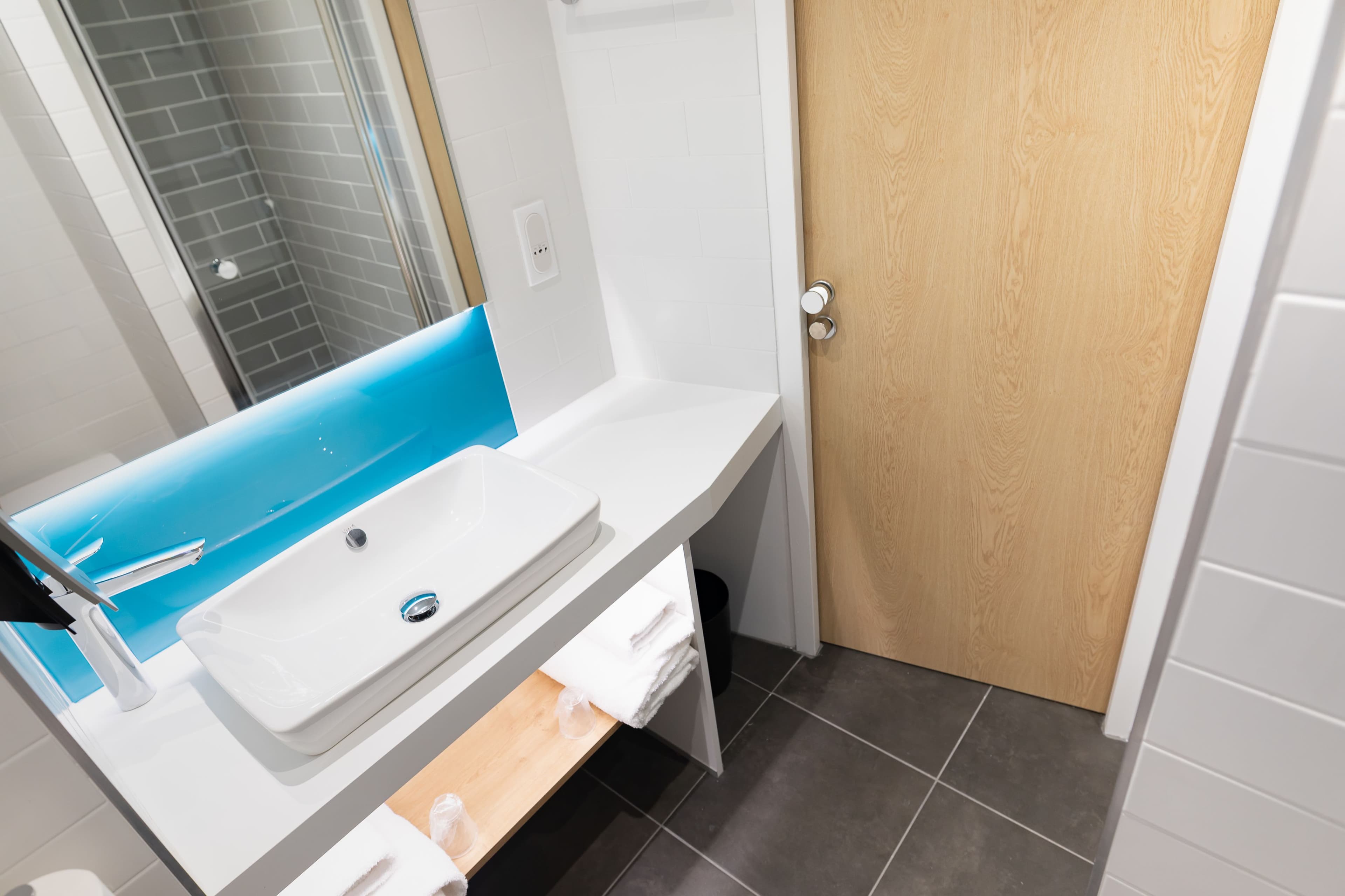 Standard Room with Free Breakfast - Image 5