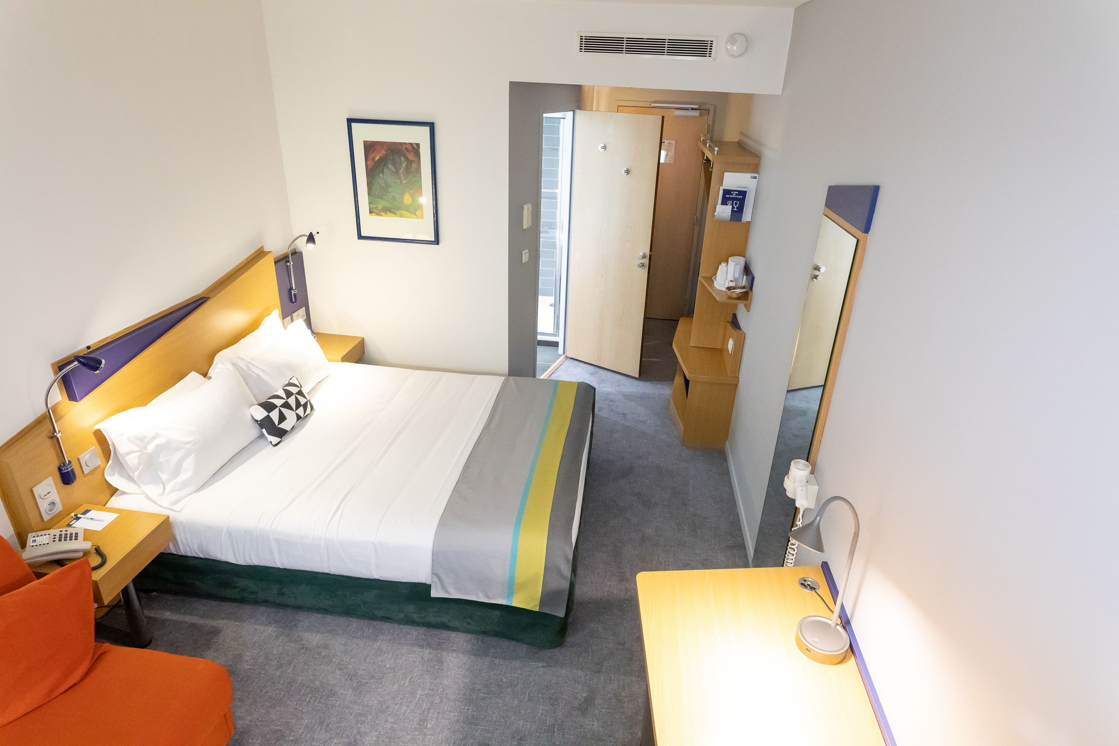 Standard Room with Free Breakfast - Image 6