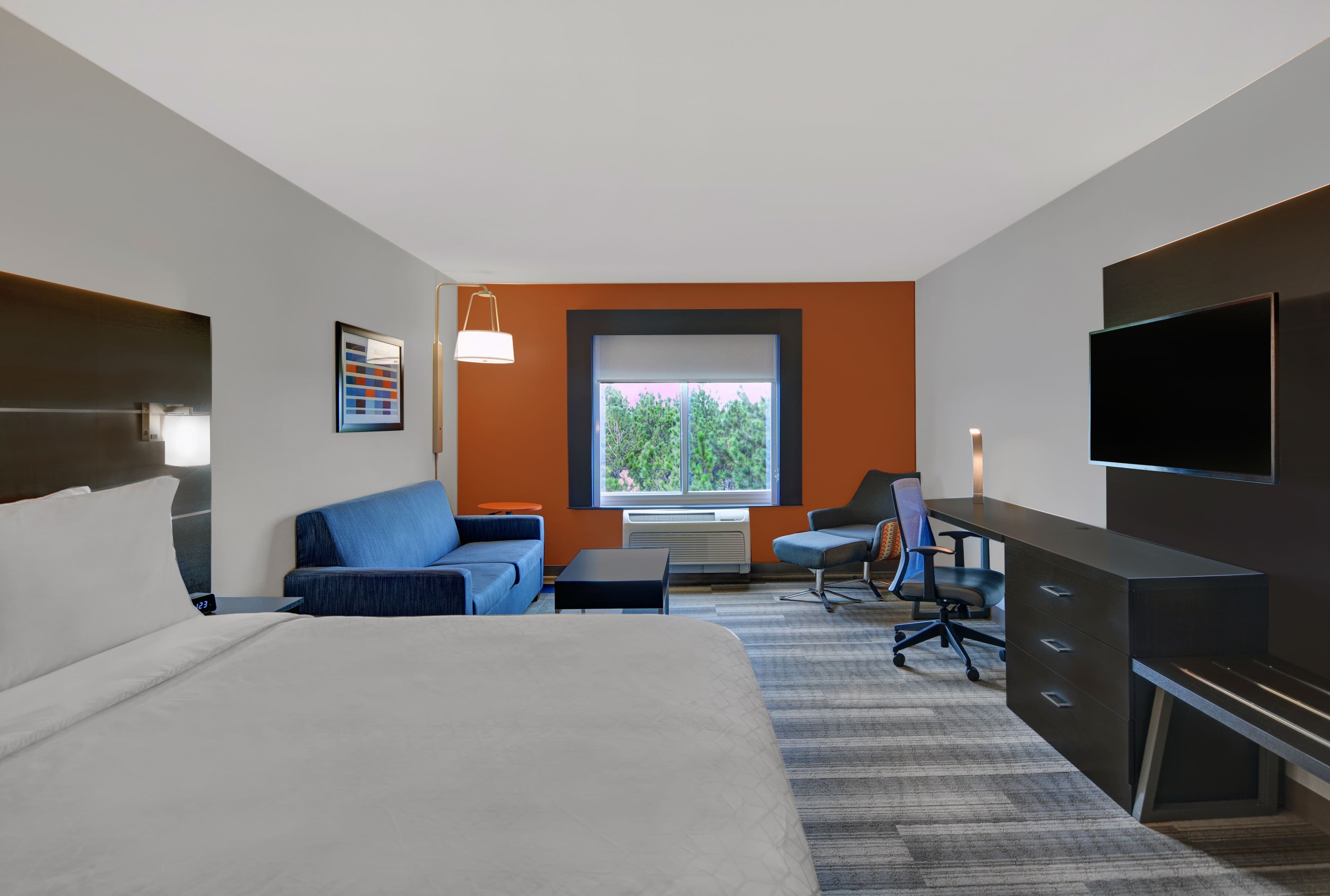 Holiday Inn Express Atmore North — 6
