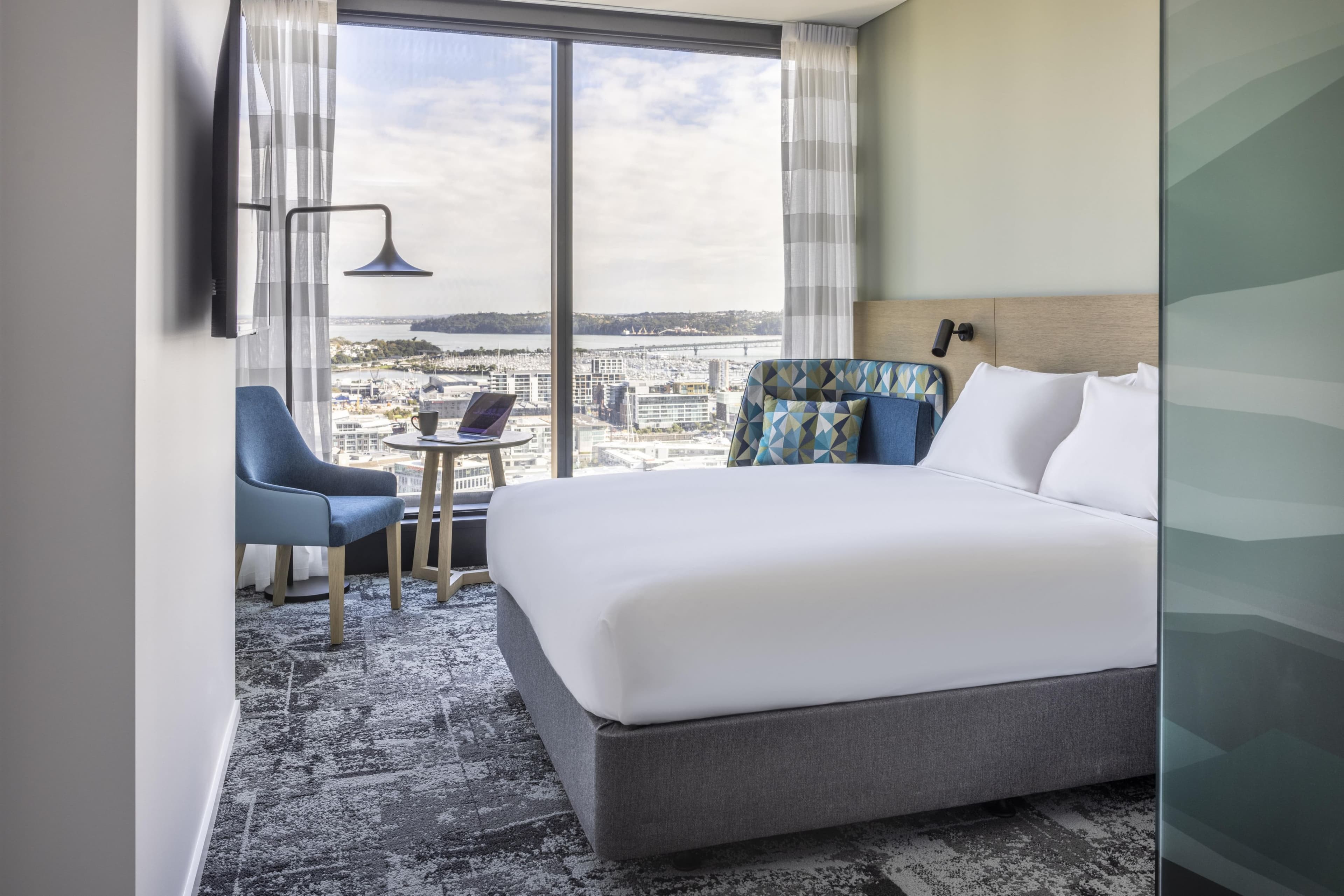 Holiday Inn Express Auckland City Centre - Image 2