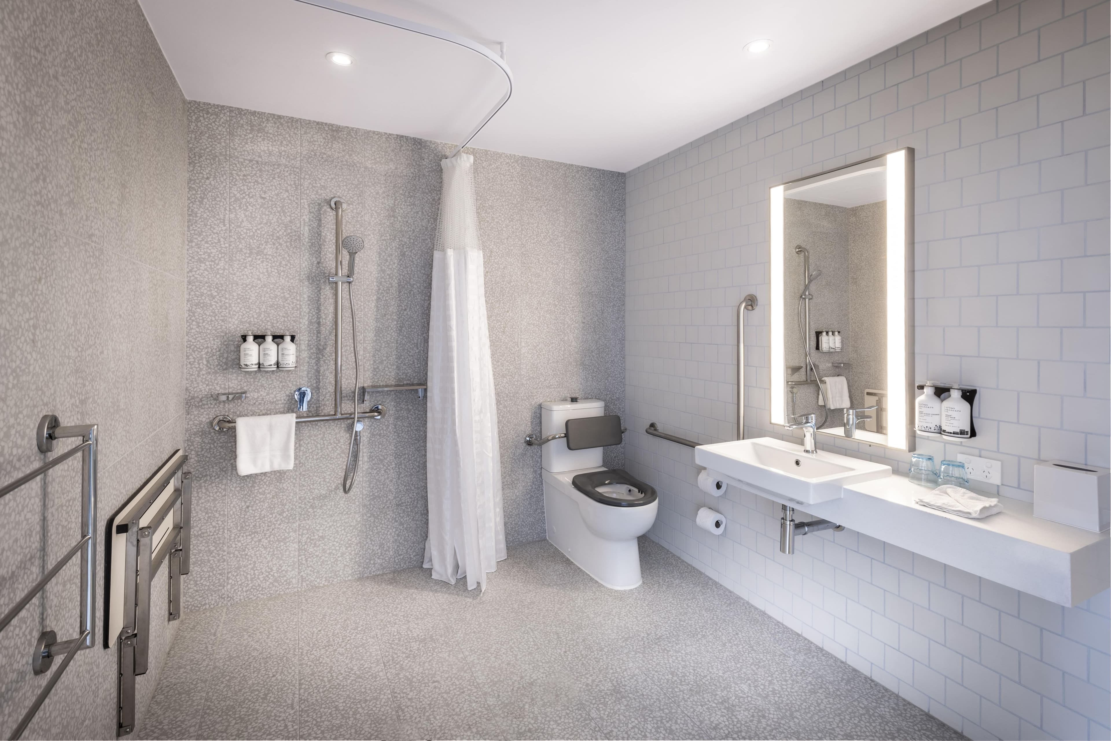 Holiday Inn Express Auckland City Centre — 12