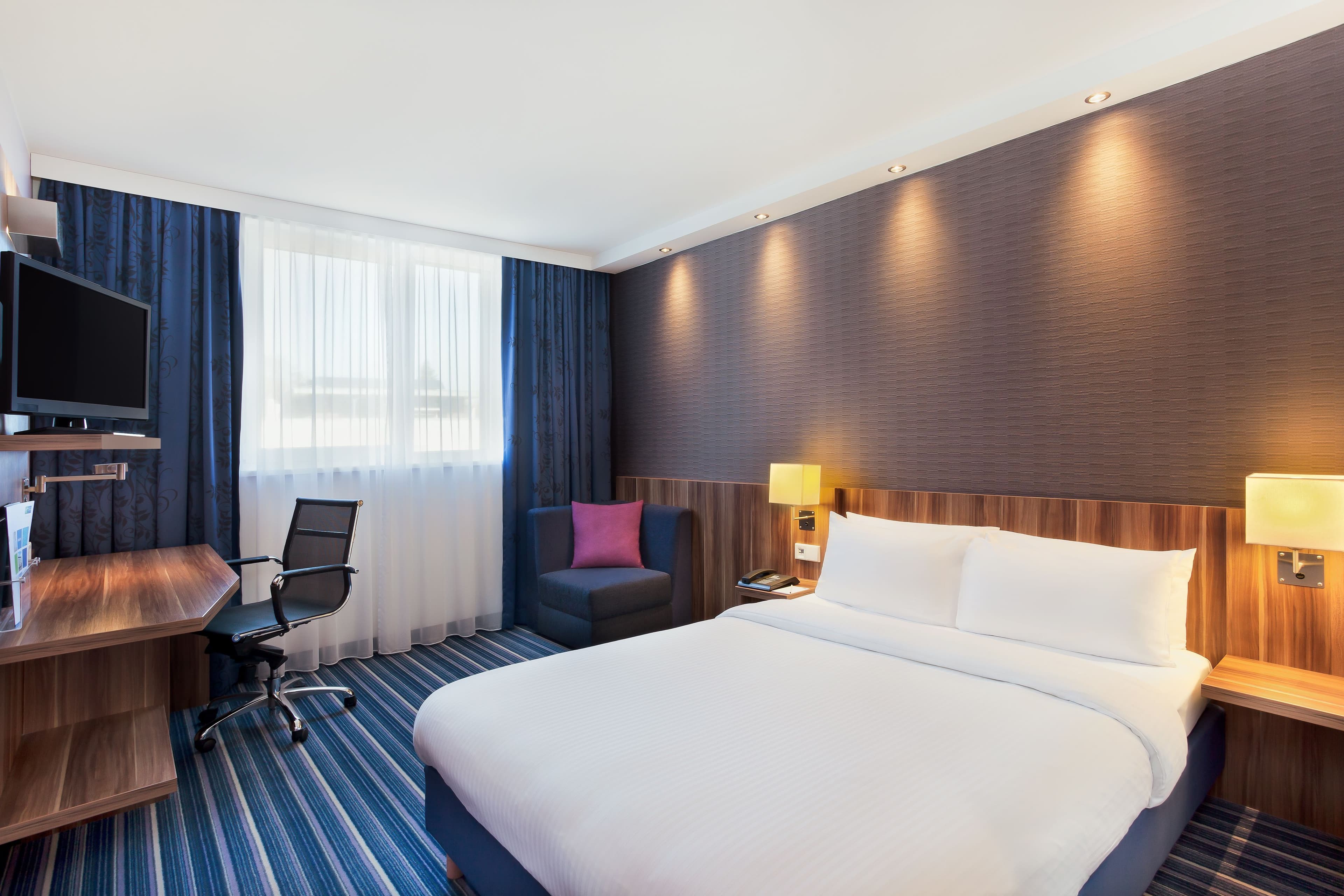 Holiday Inn Express Augsburg - Image 2