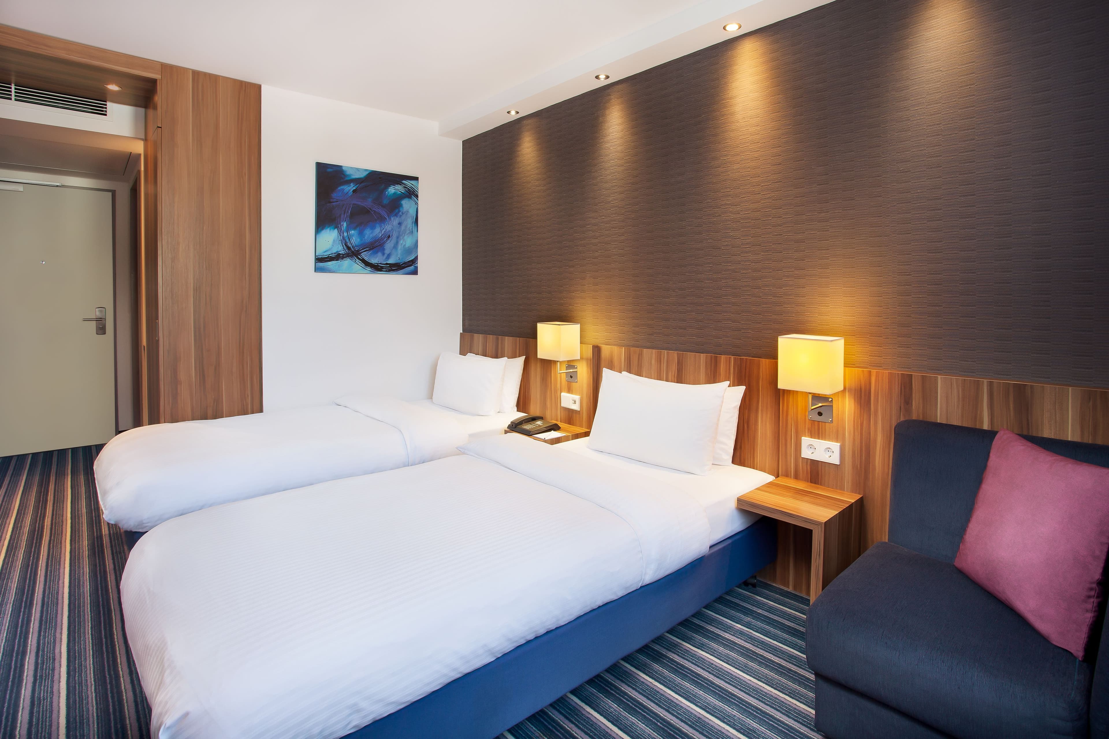 Holiday Inn Express Augsburg — 15