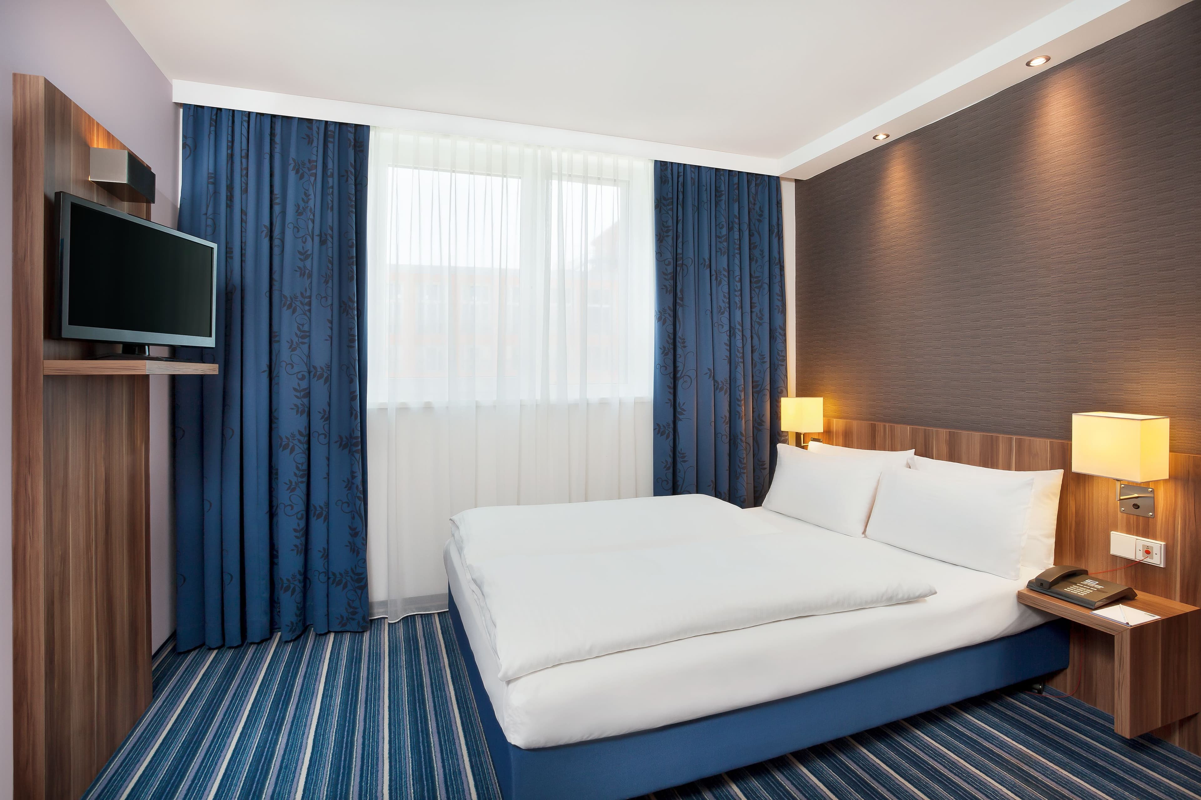 Holiday Inn Express Augsburg — 11