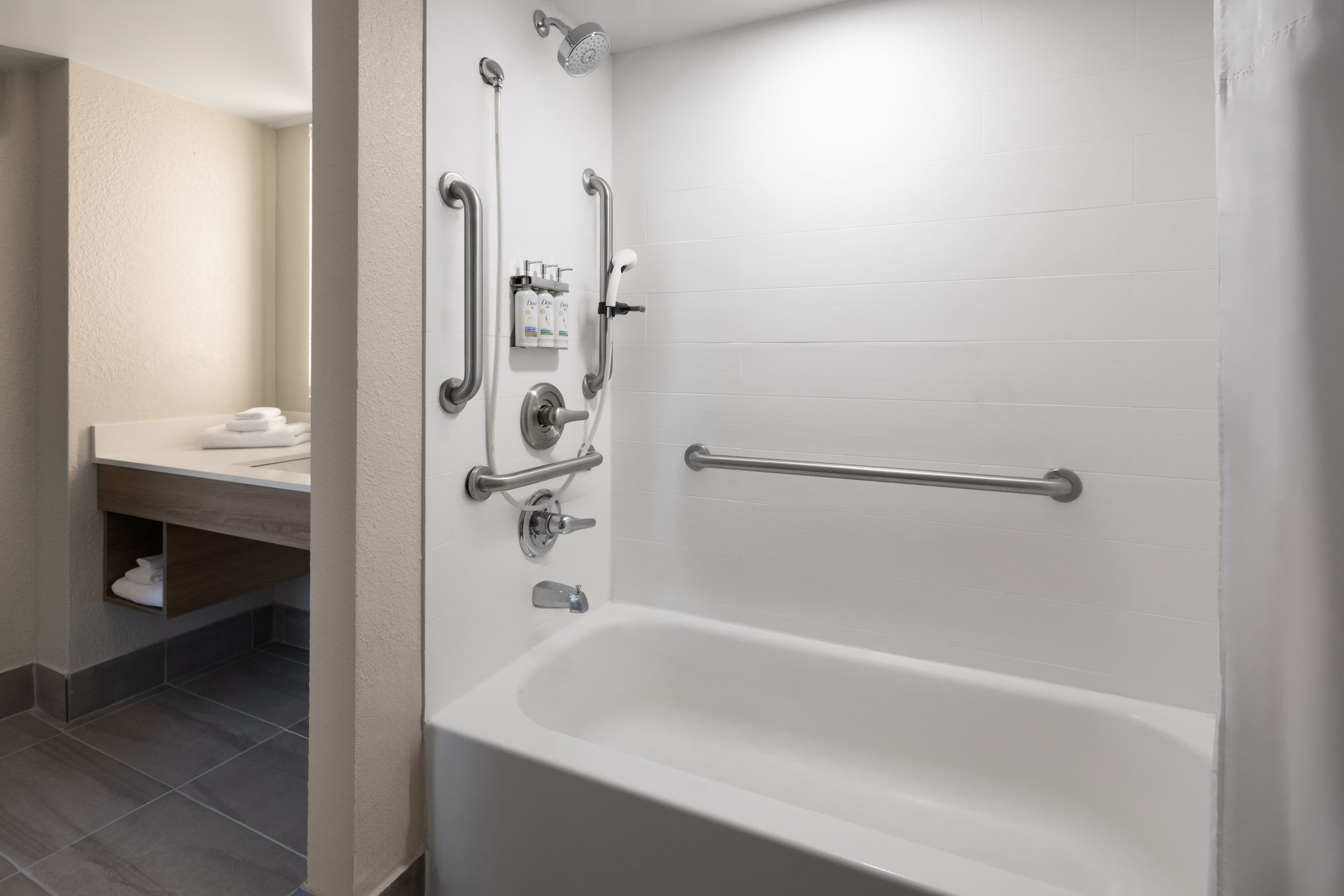 Holiday Inn Express Augusta Downtown — 8