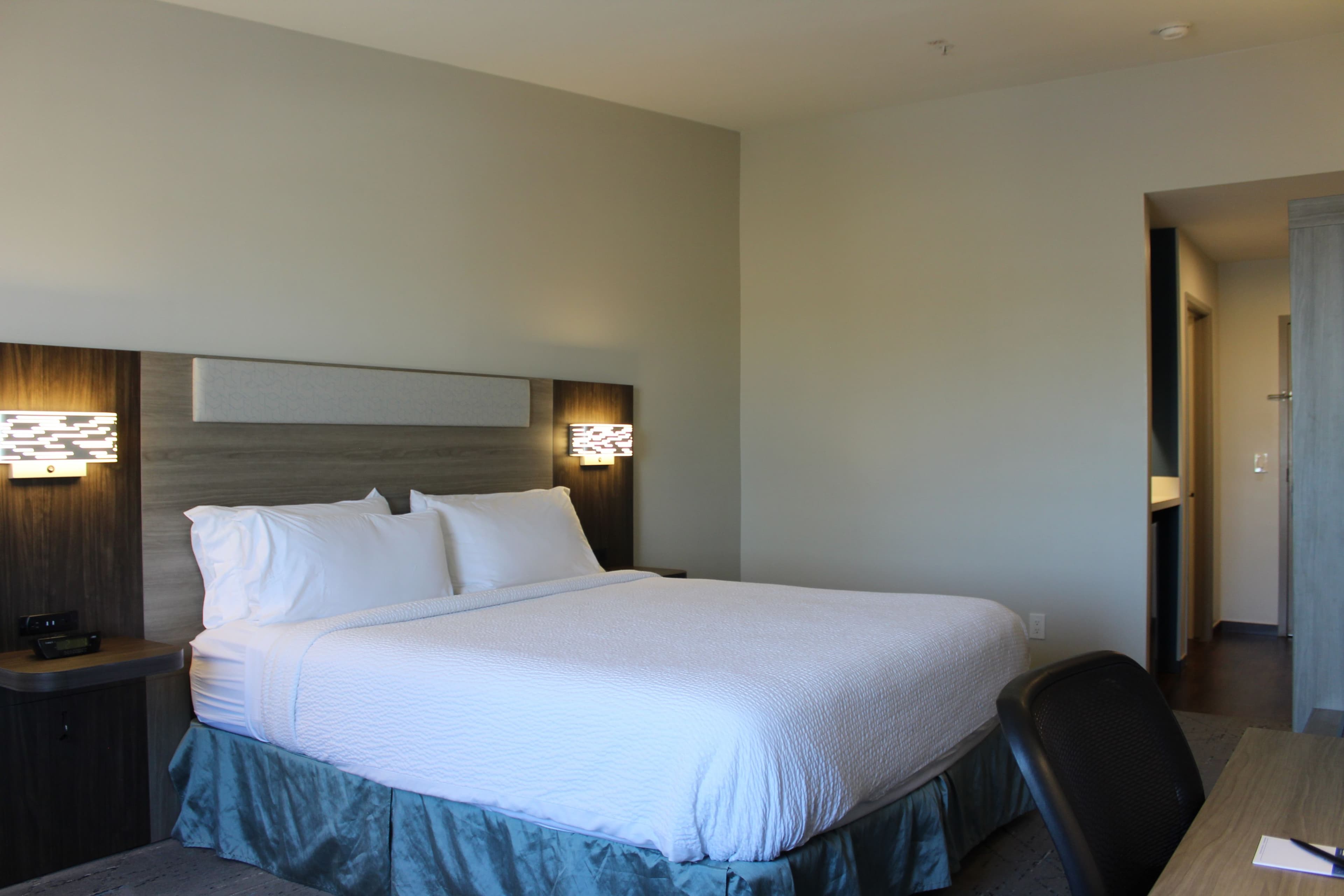 Holiday Inn Express Bakersfield — 7