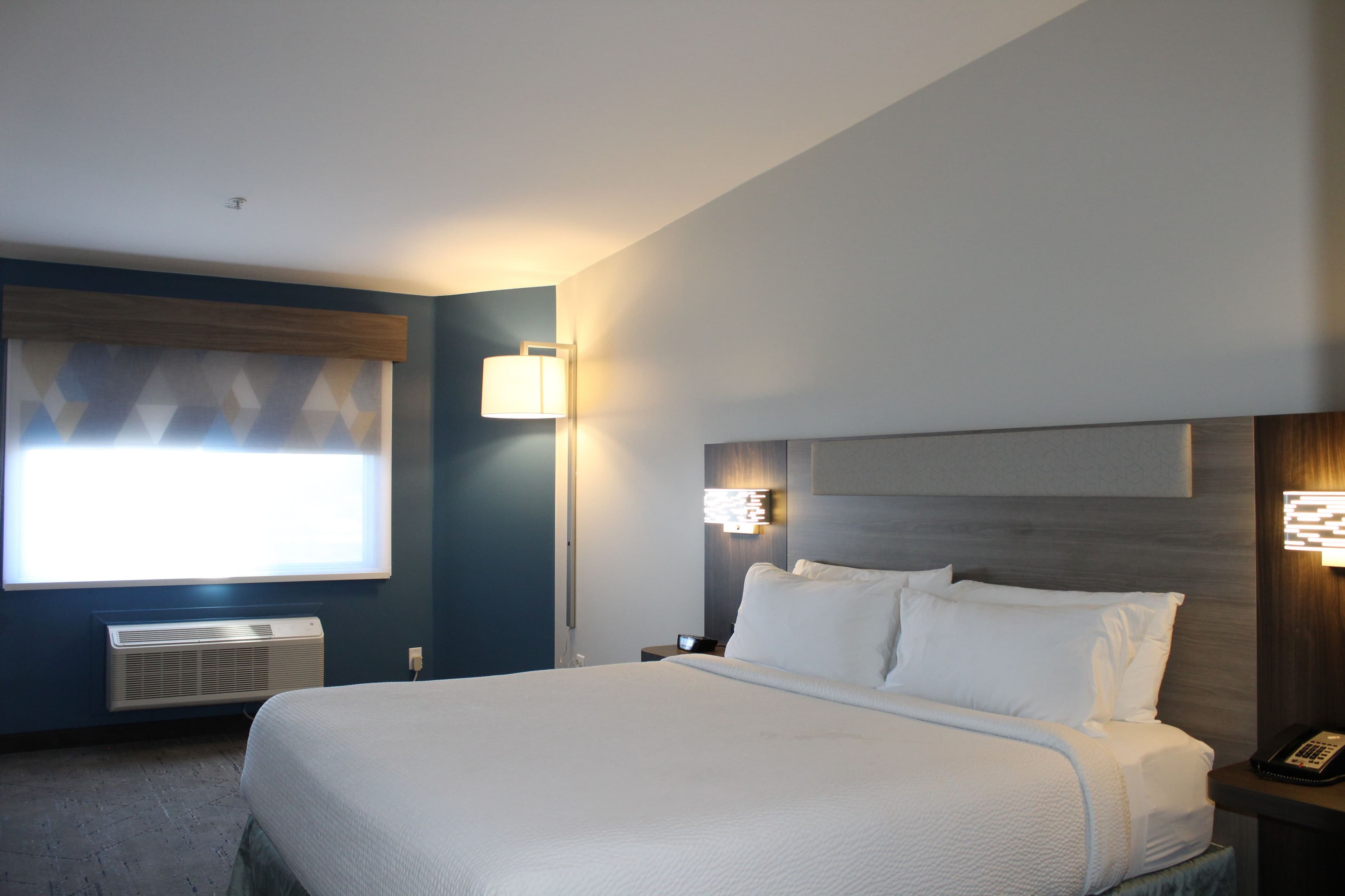 Holiday Inn Express Bakersfield - Image 5