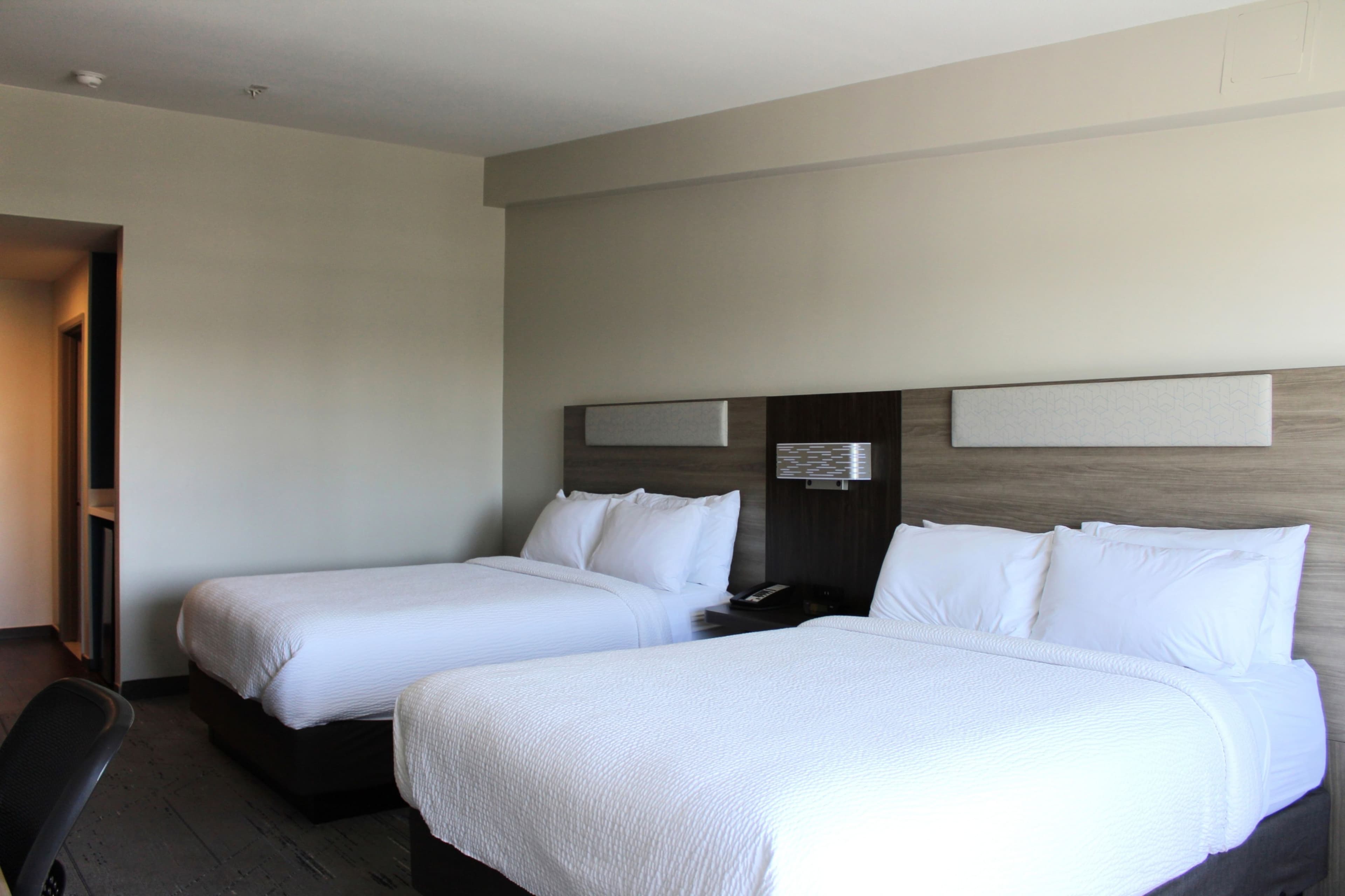 Holiday Inn Express Bakersfield — 8
