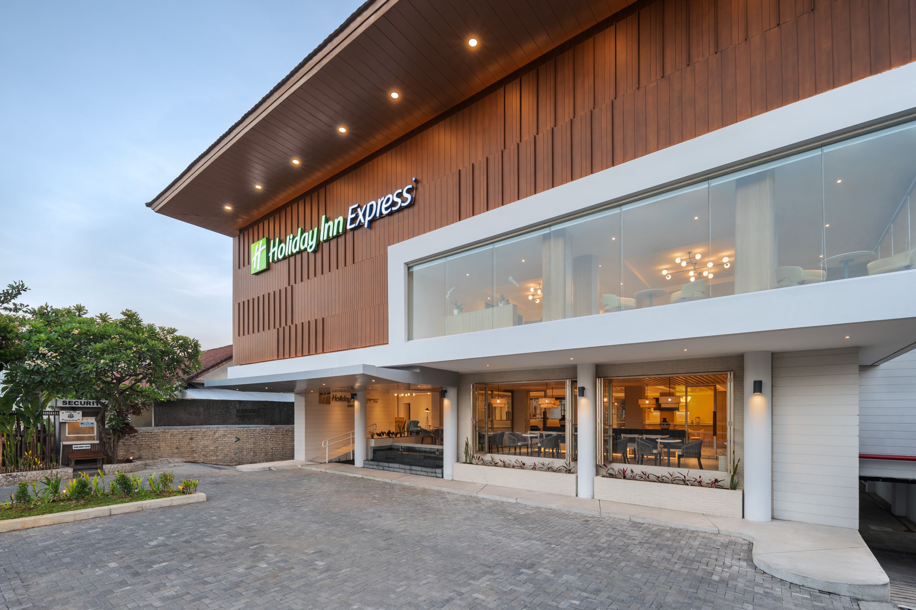 Holiday Inn Express Bali Sunset Road - Image 1
