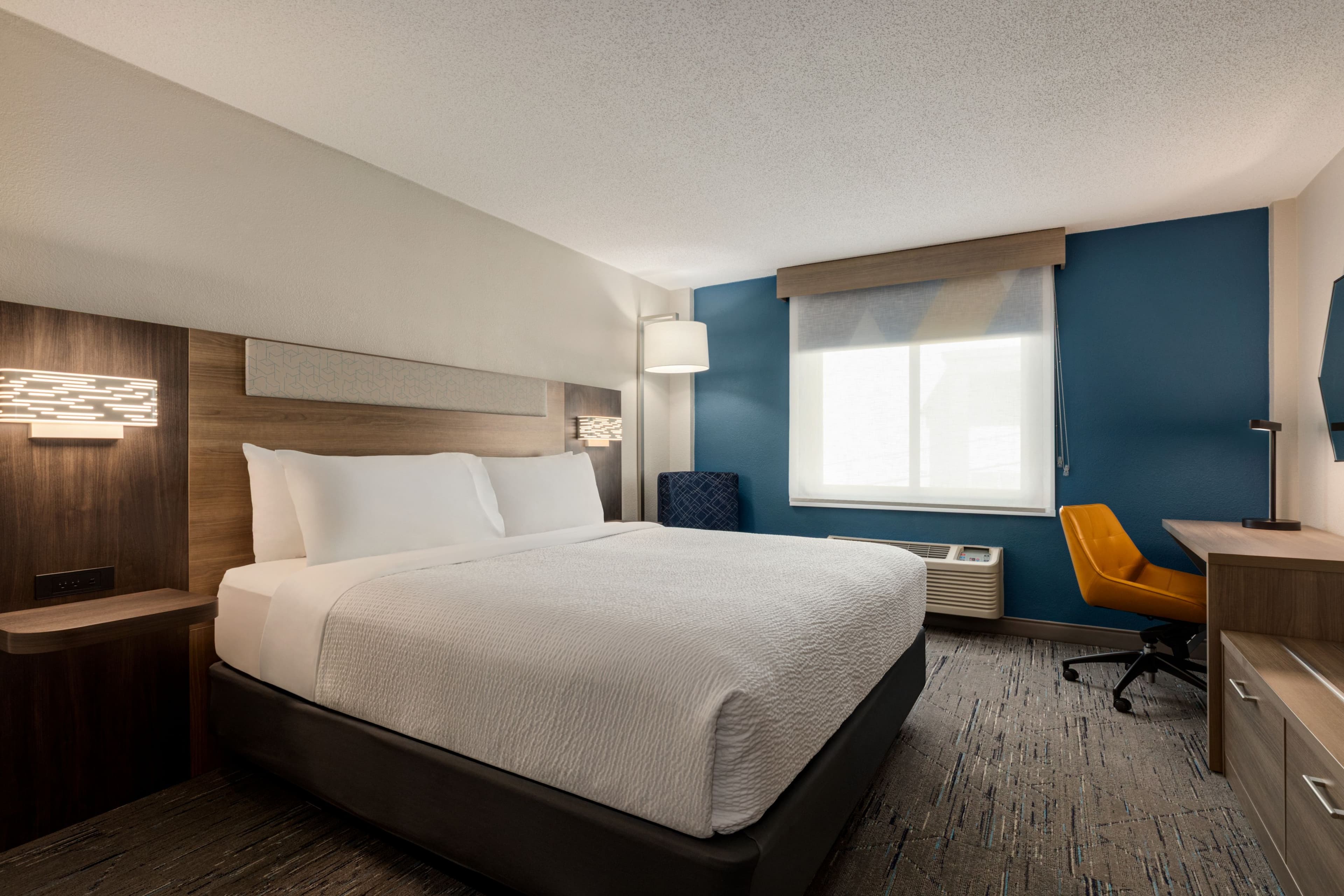 Holiday Inn Express Baltimore at the Stadiums - Image 5
