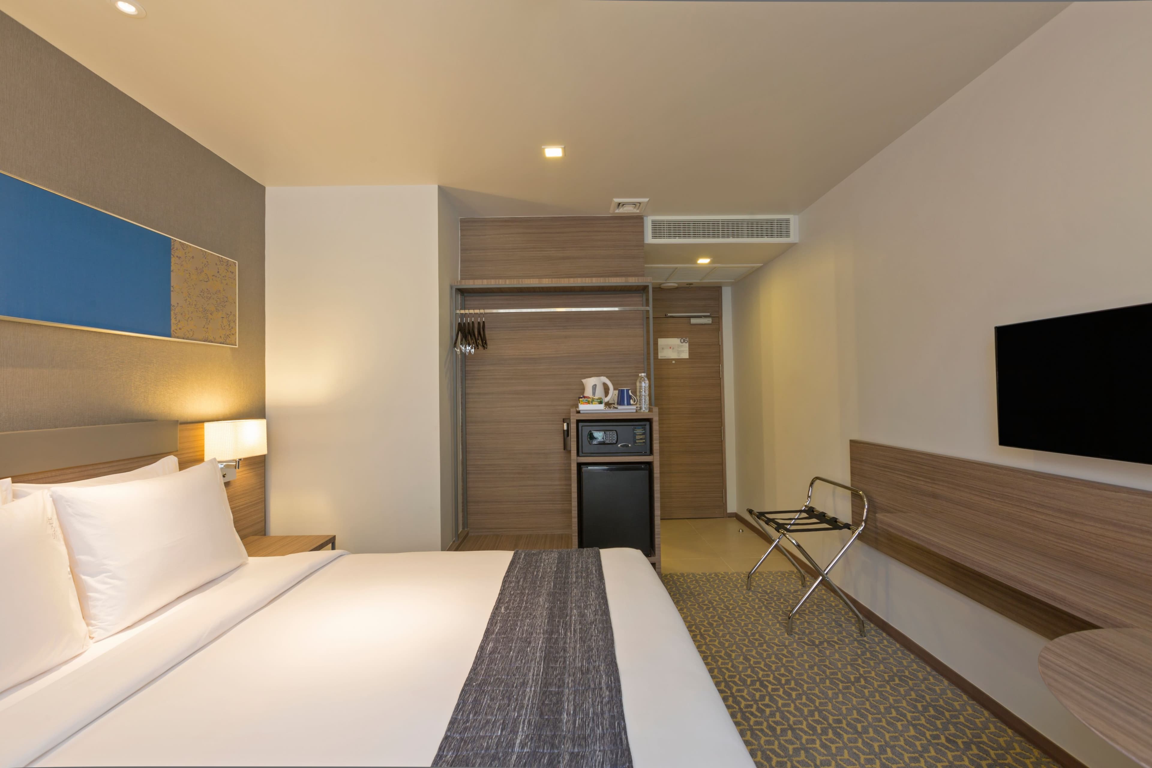 Holiday Inn Express Bangkok Sathorn — 13