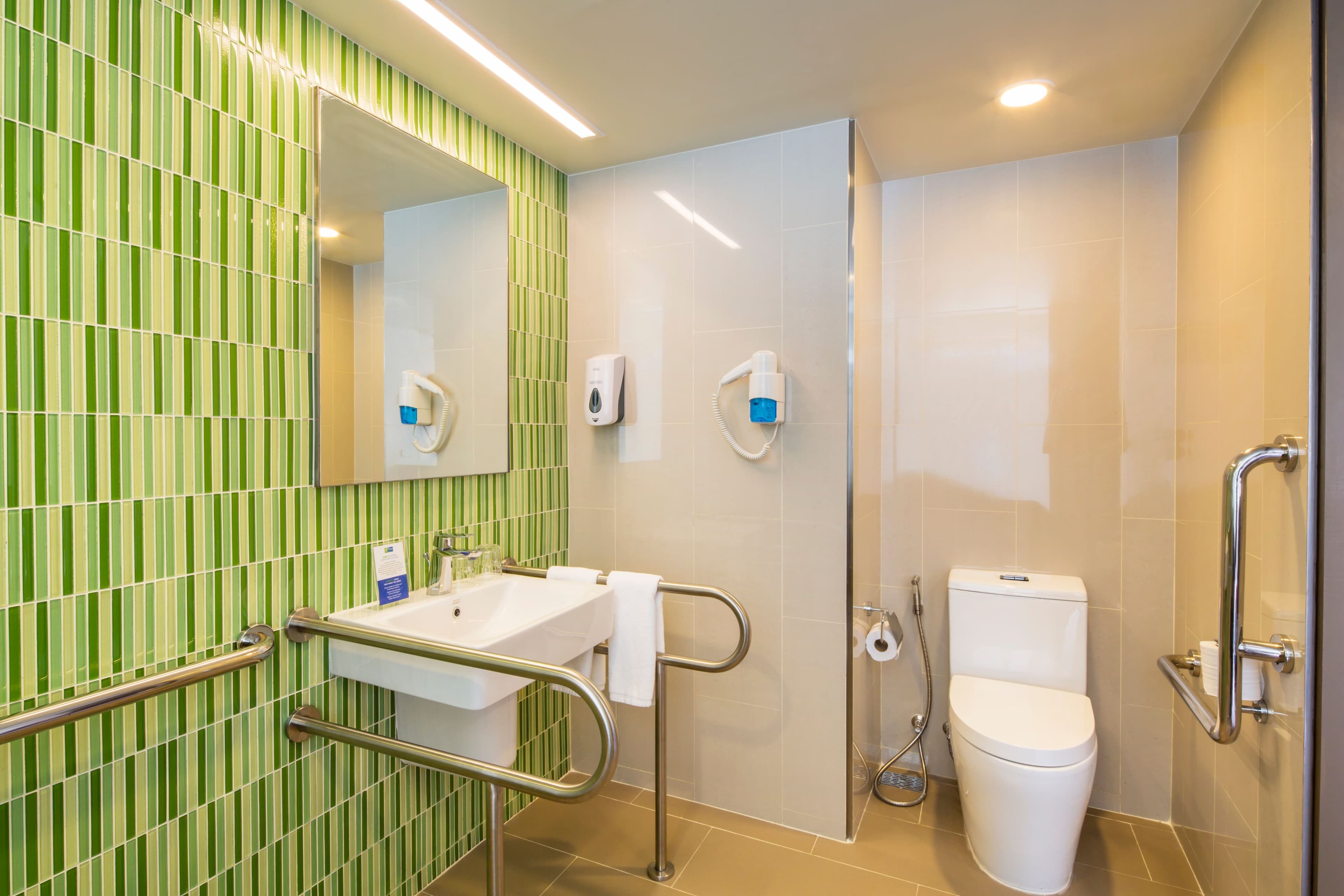 Holiday Inn Express Bangkok Sukhumvit 11 — 41