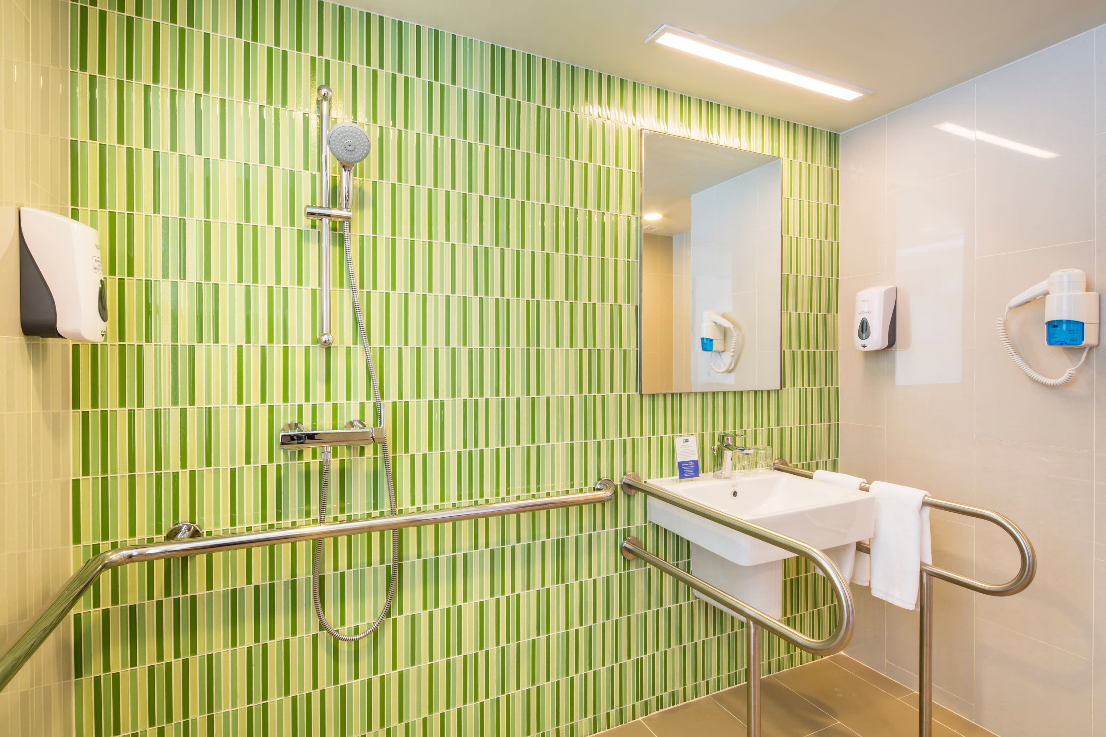 Holiday Inn Express Bangkok Sukhumvit 11 — 40