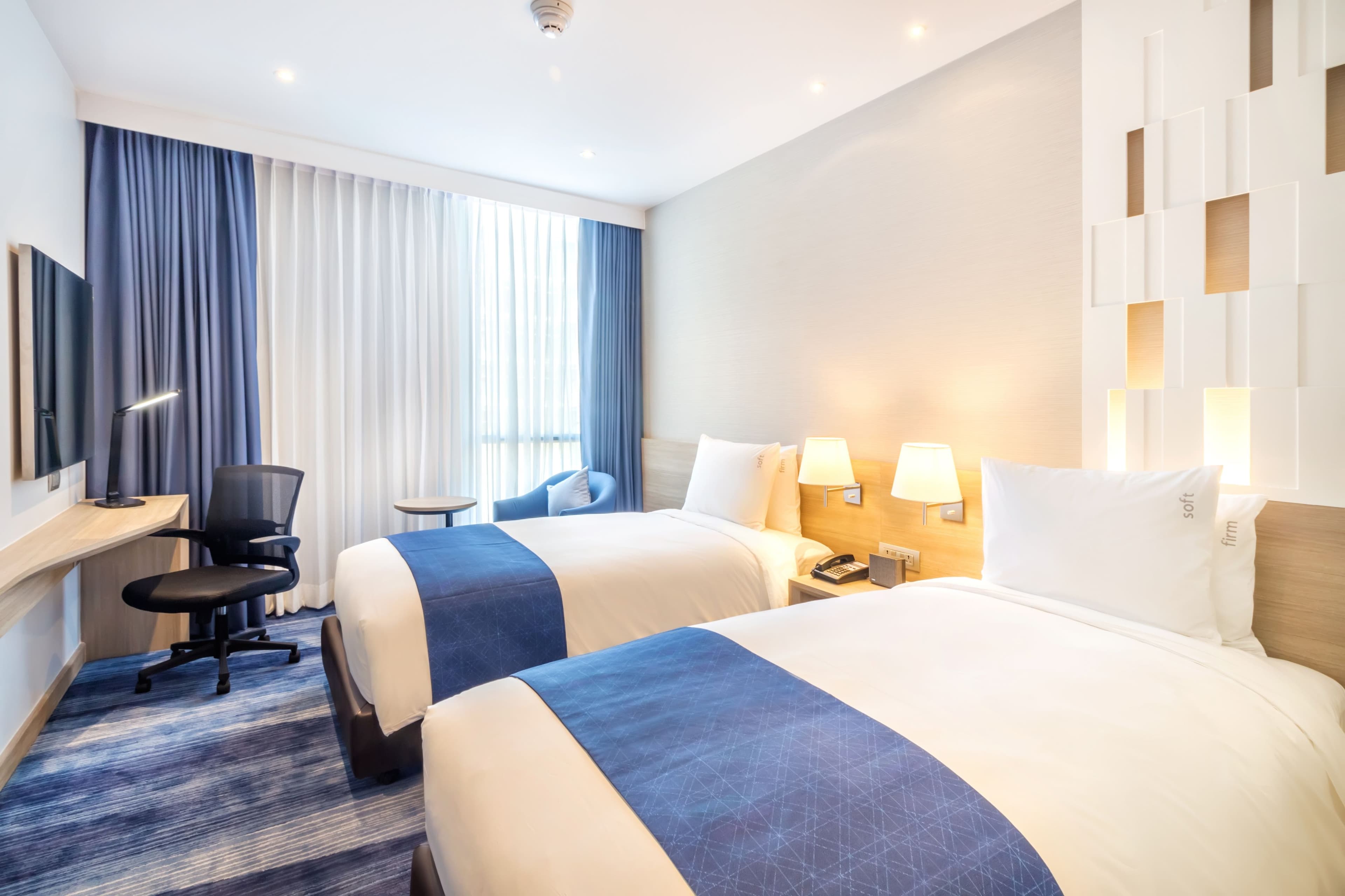 Holiday Inn Express Bangkok Soi Soonvijai — 16