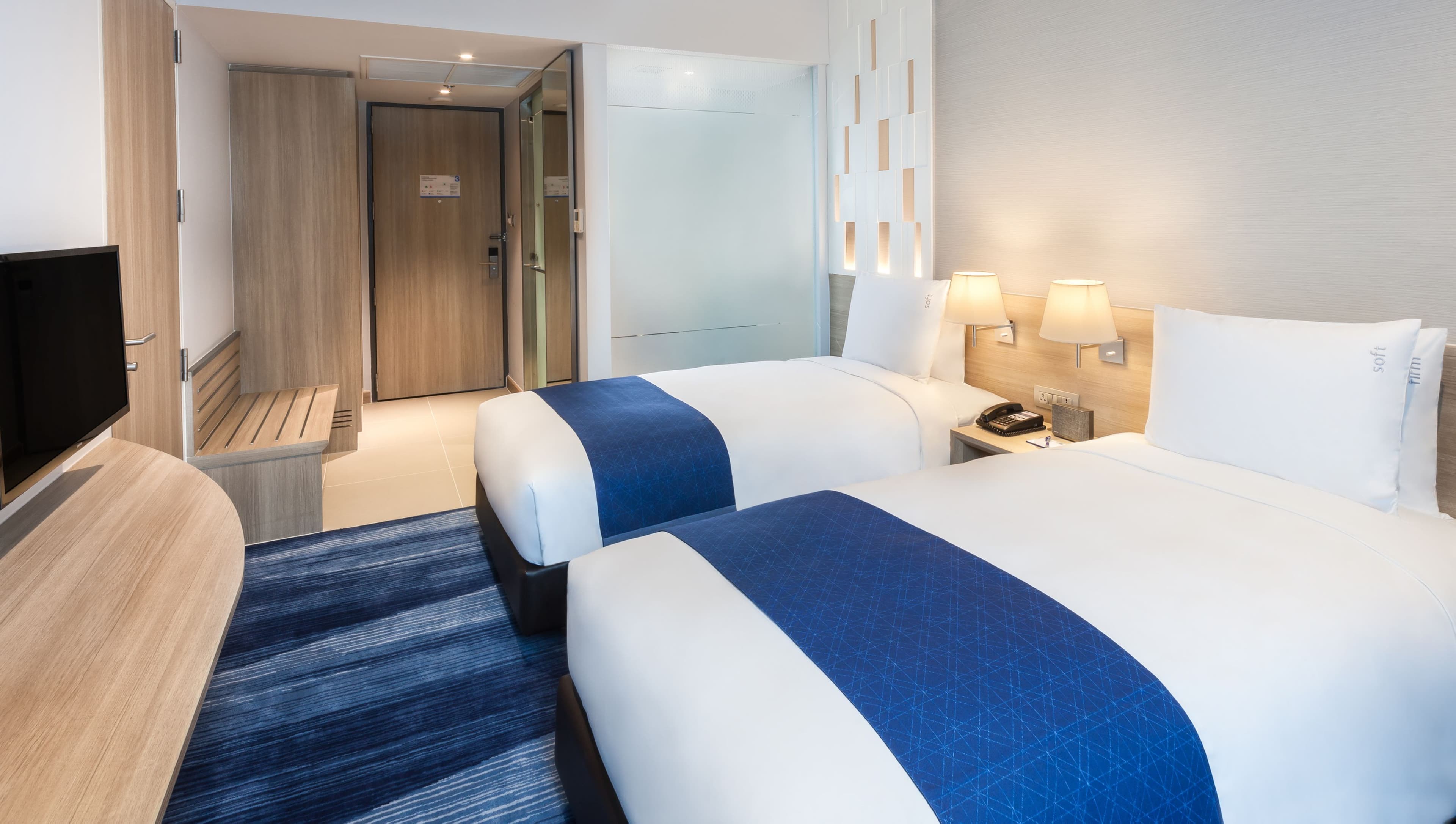 Holiday Inn Express Bangkok Soi Soonvijai — 17