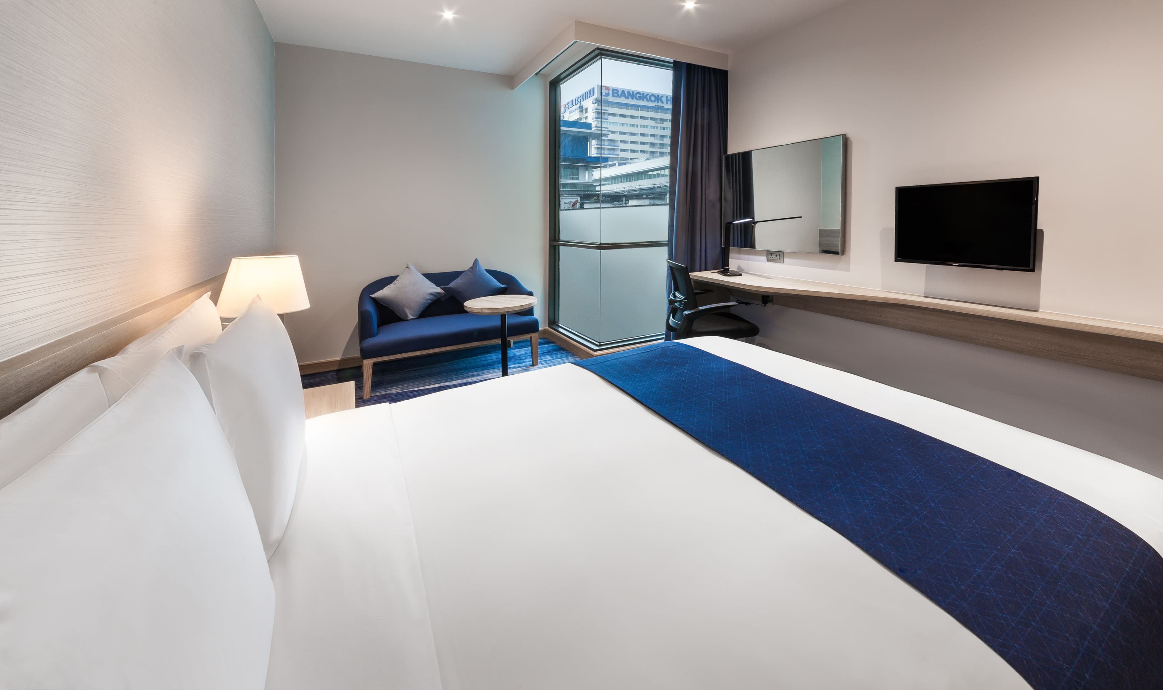 Holiday Inn Express Bangkok Soi Soonvijai — 9