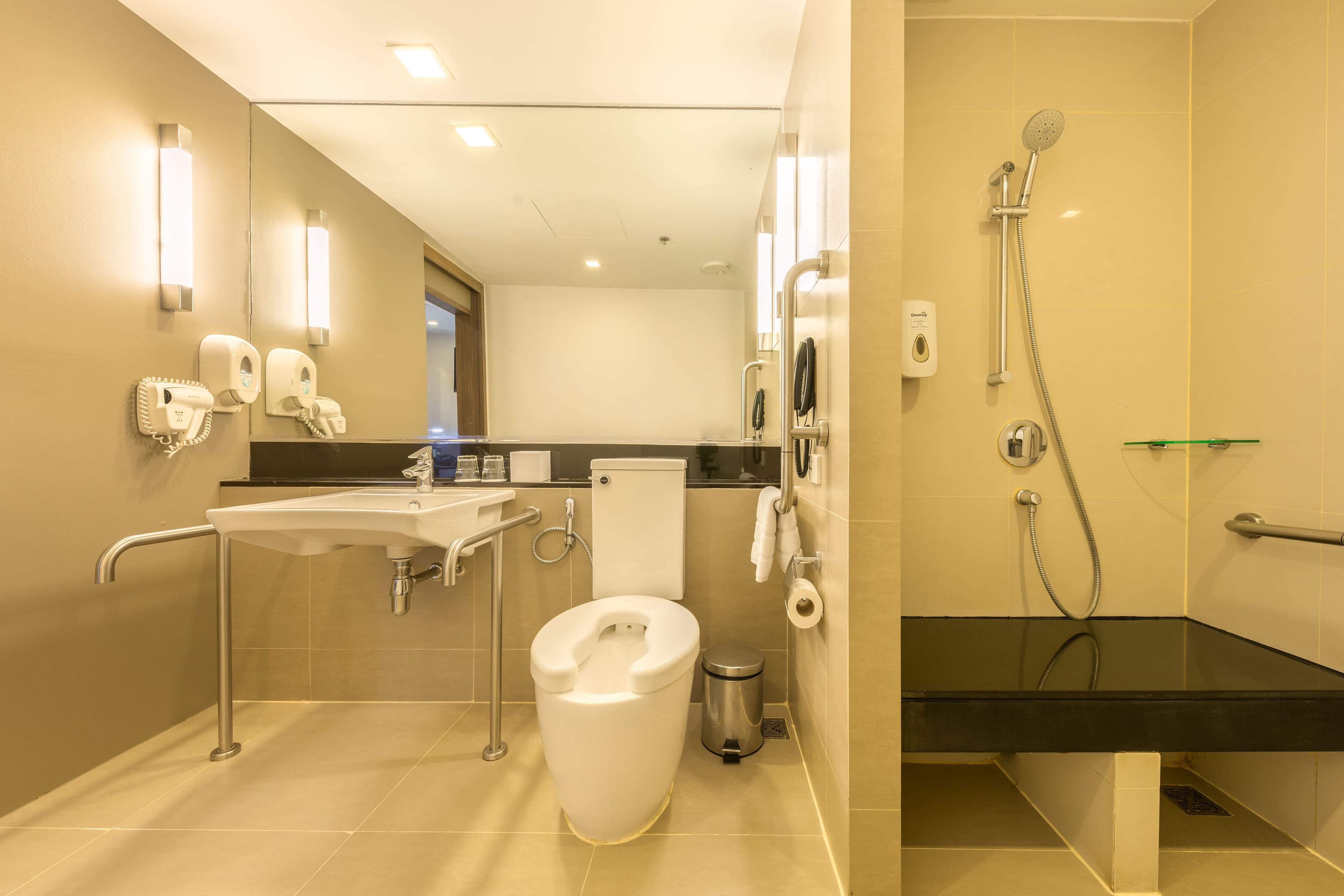 Holiday Inn Express Bangkok Sathorn — 33