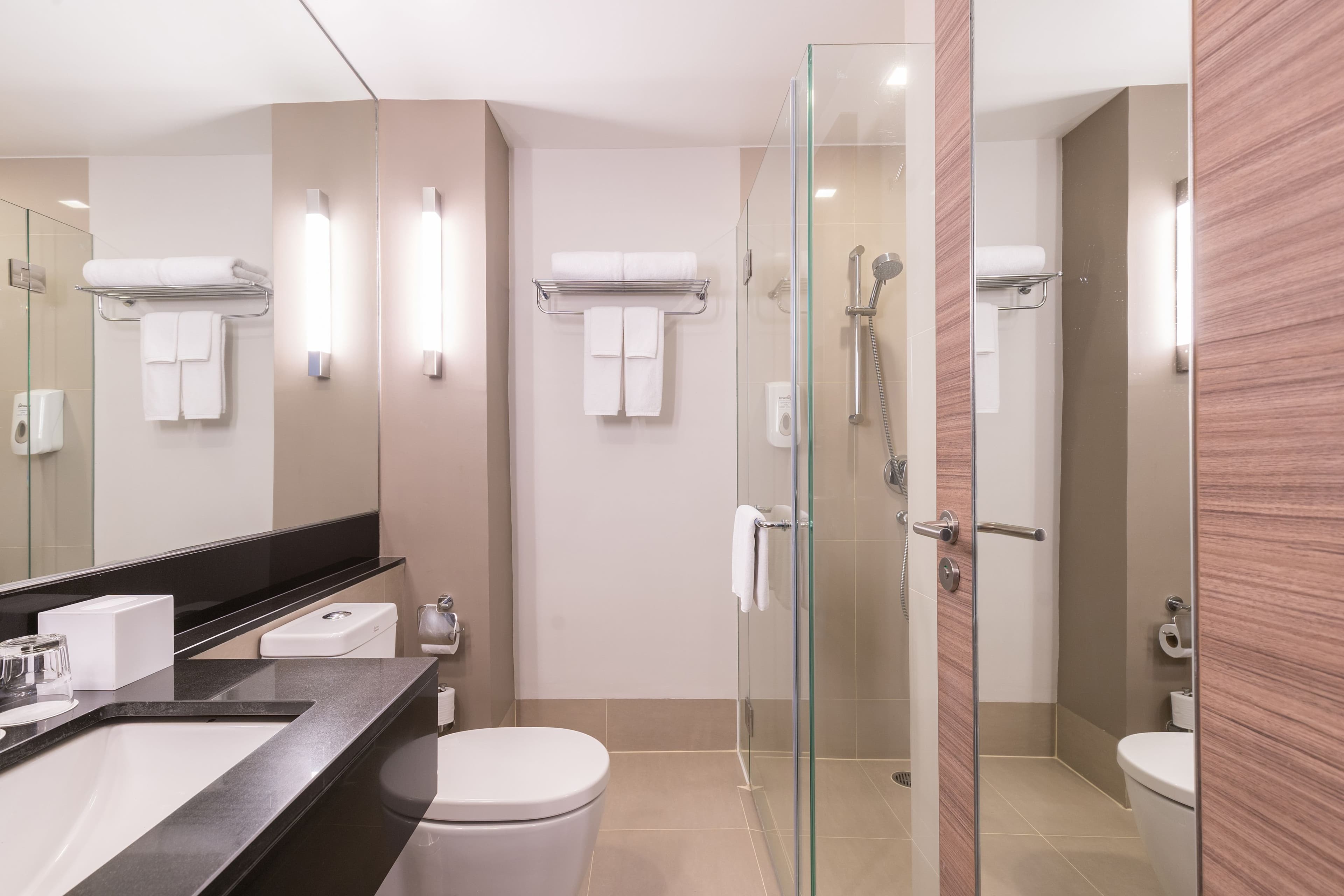 Holiday Inn Express Bangkok Sathorn — 12