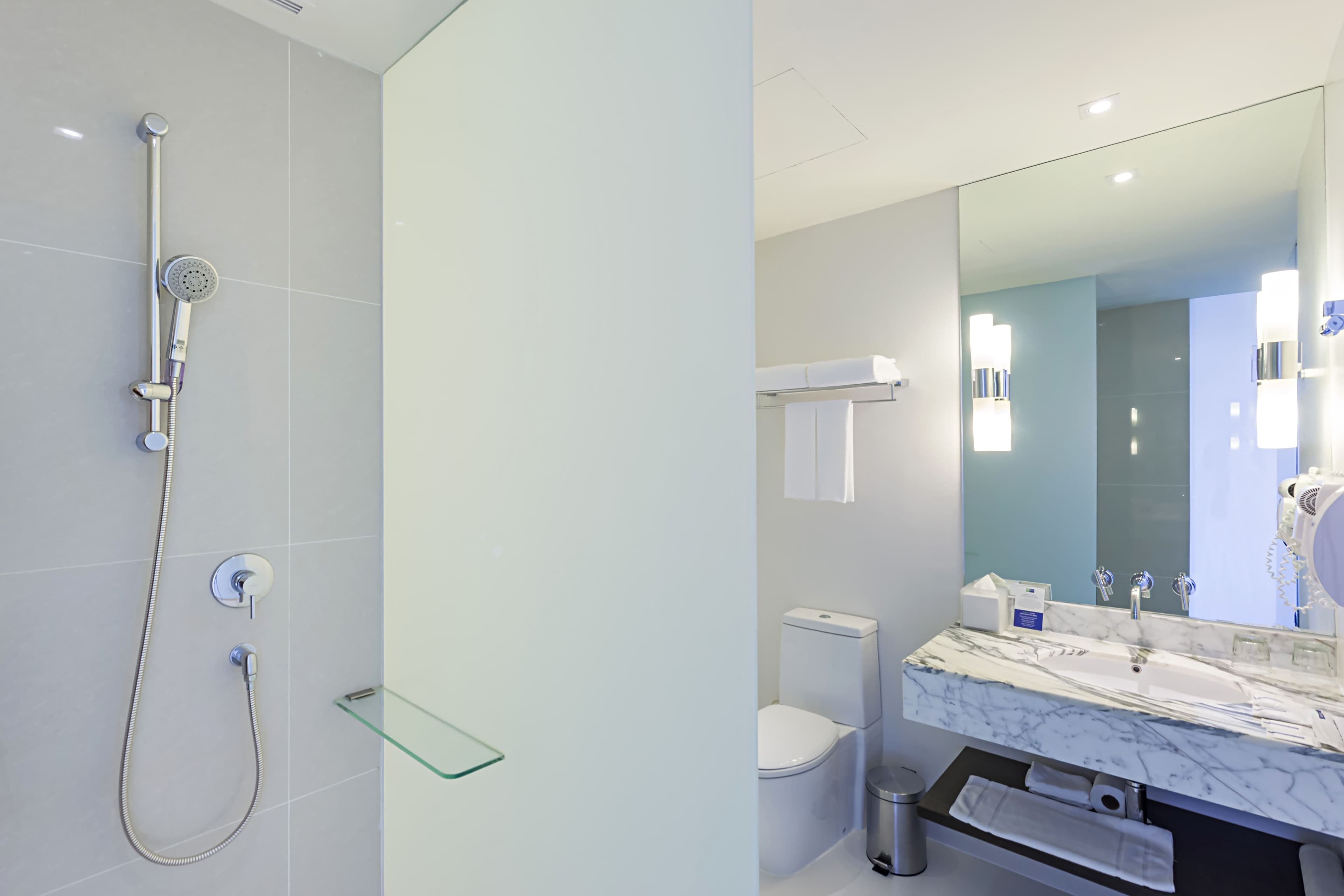 Standard Room With Free Breakfast - Image 4