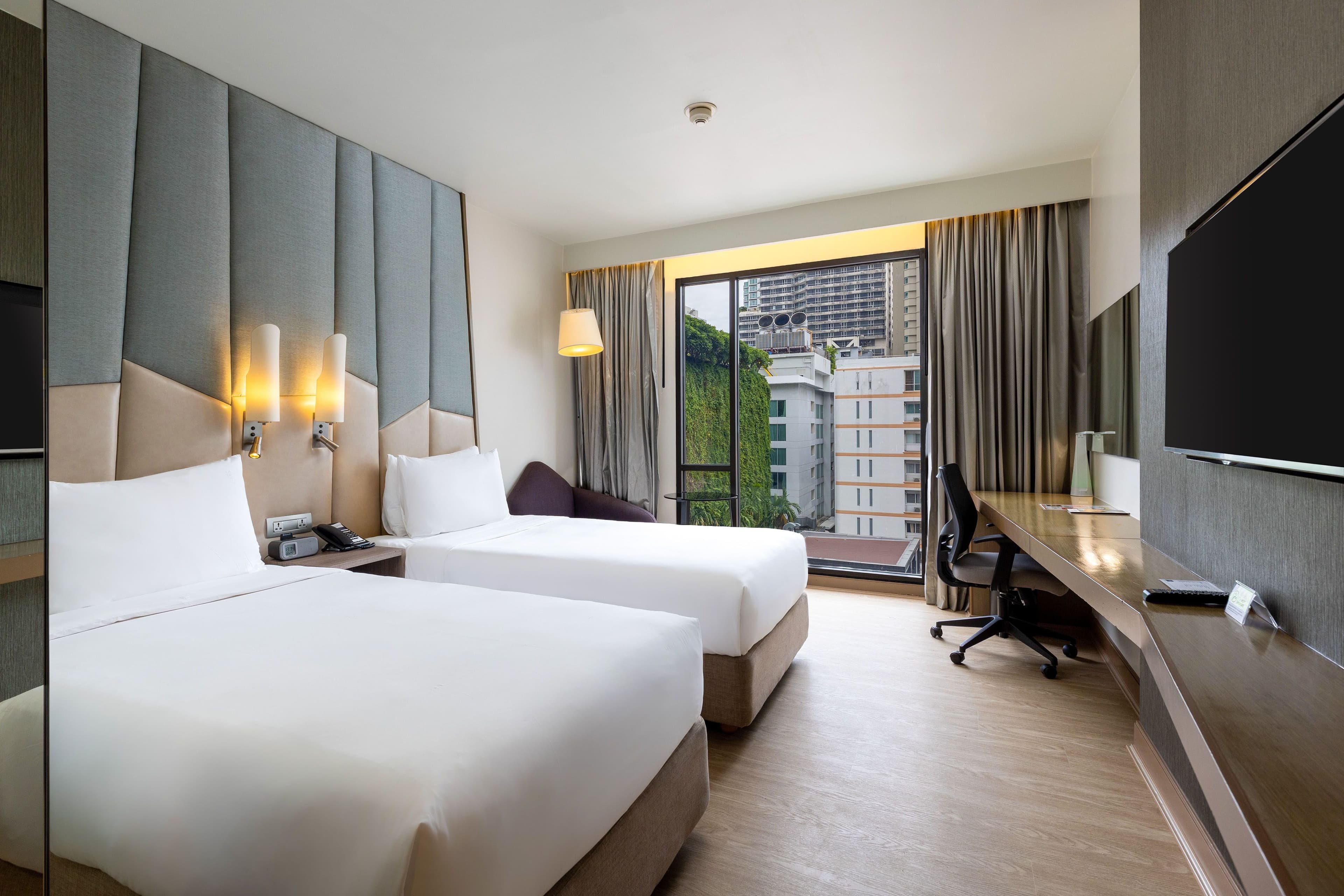 Holiday Inn Express Bangkok Sukhumvit 11 - Image 4