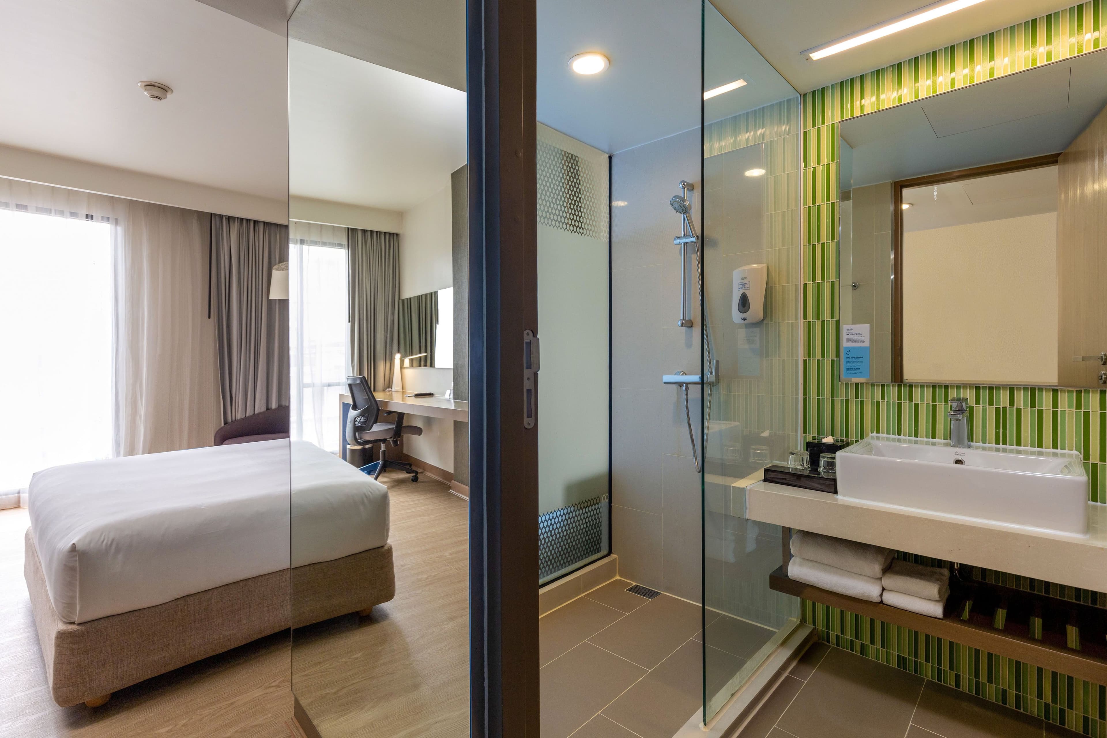 Holiday Inn Express Bangkok Sukhumvit 11 - Image 3