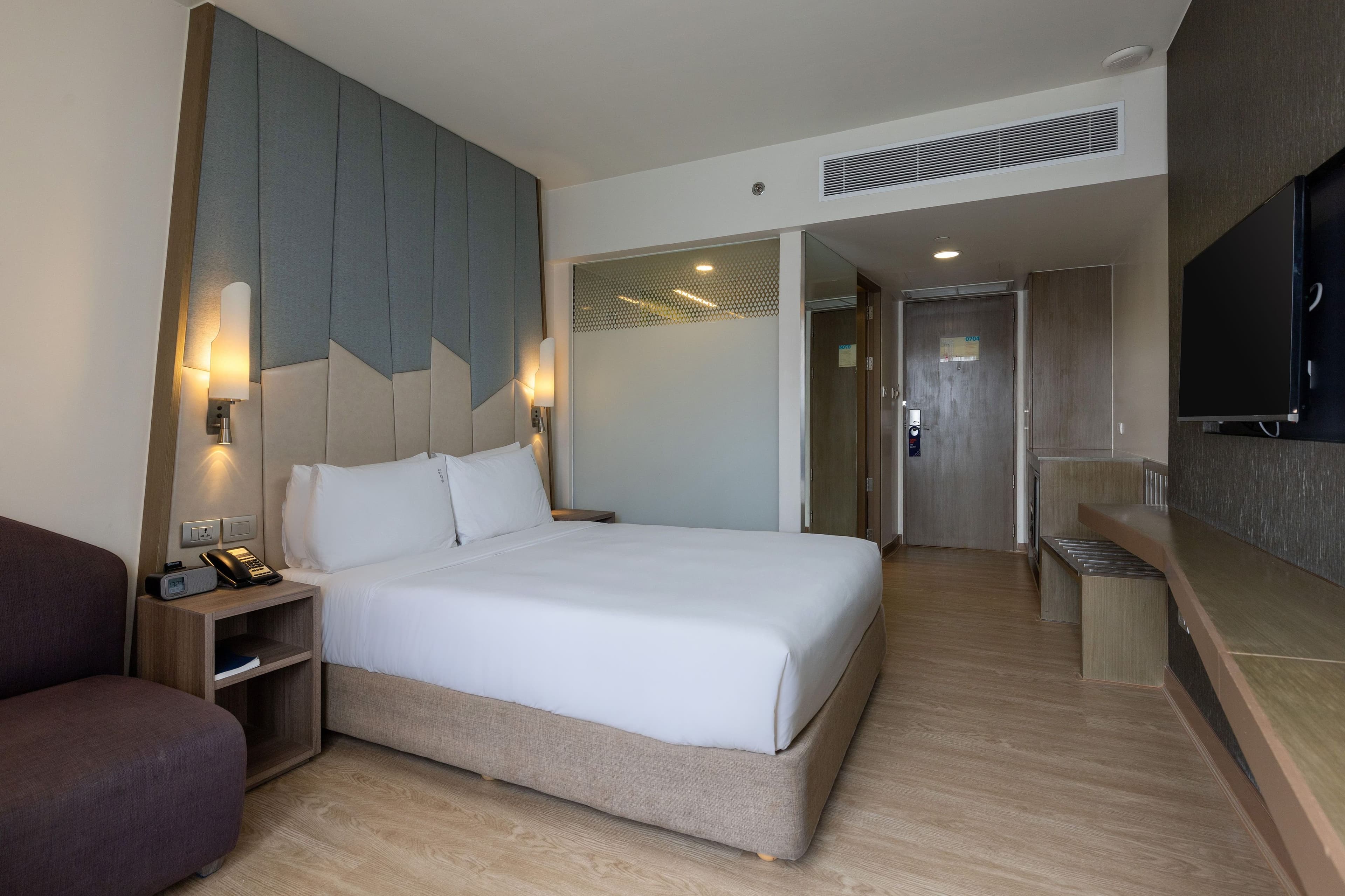 Holiday Inn Express Bangkok Sukhumvit 11 - Image 5