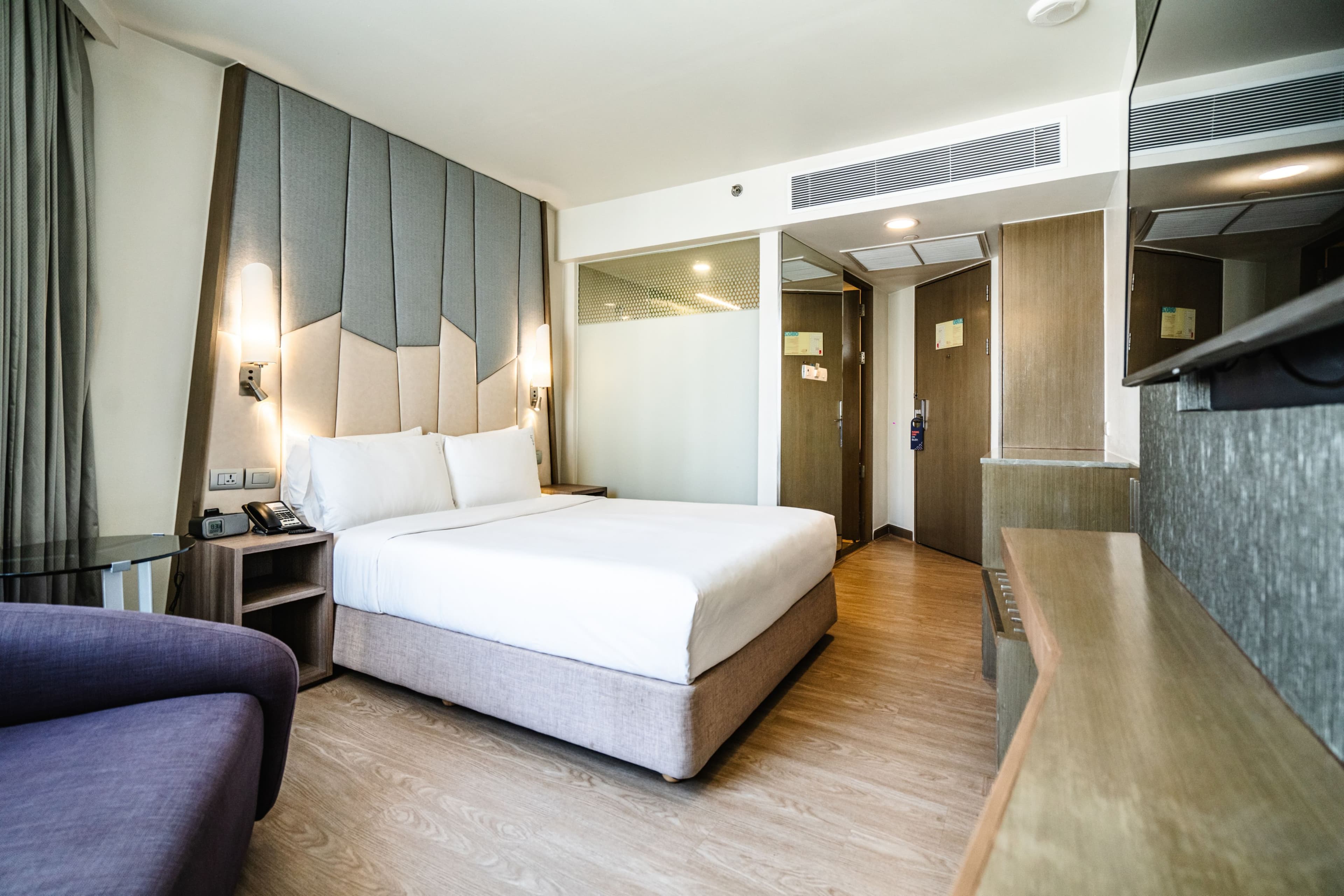 Standard Room With Free Breakfast - Image 7