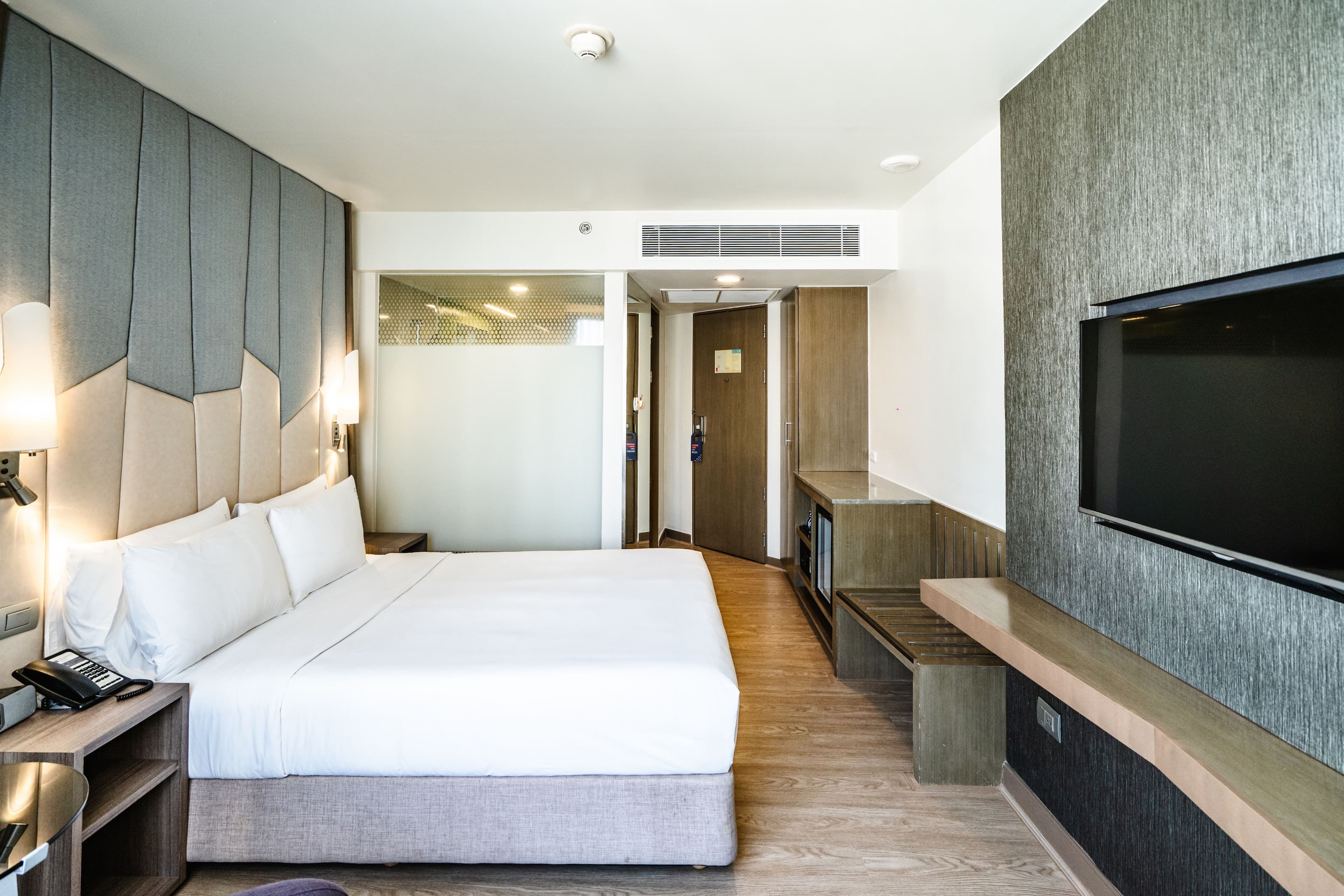 Standard Room With Free Breakfast - Image 14