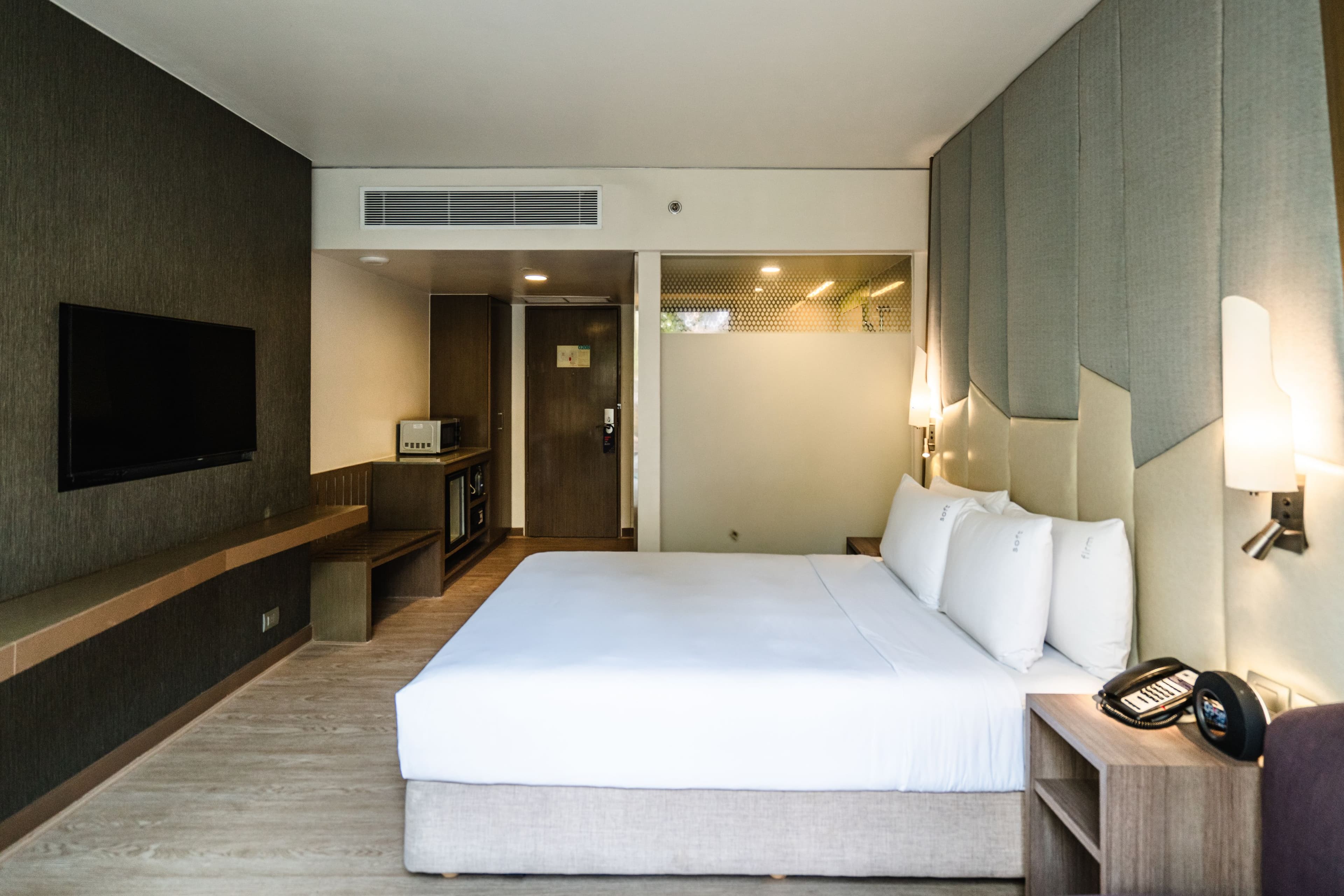 Standard Room With Free Breakfast - Image 10