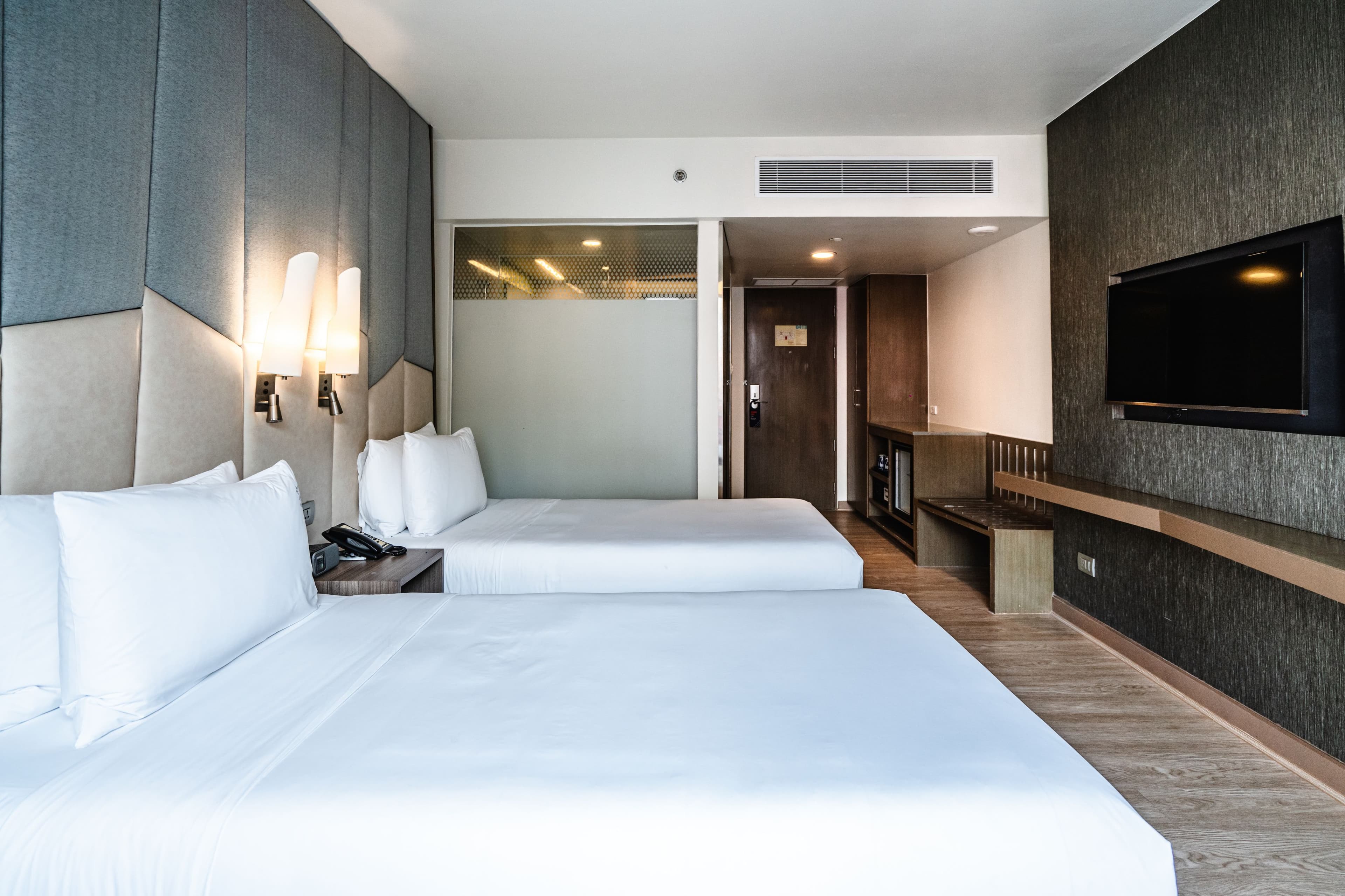 Holiday Inn Express Bangkok Sukhumvit 11 — 55