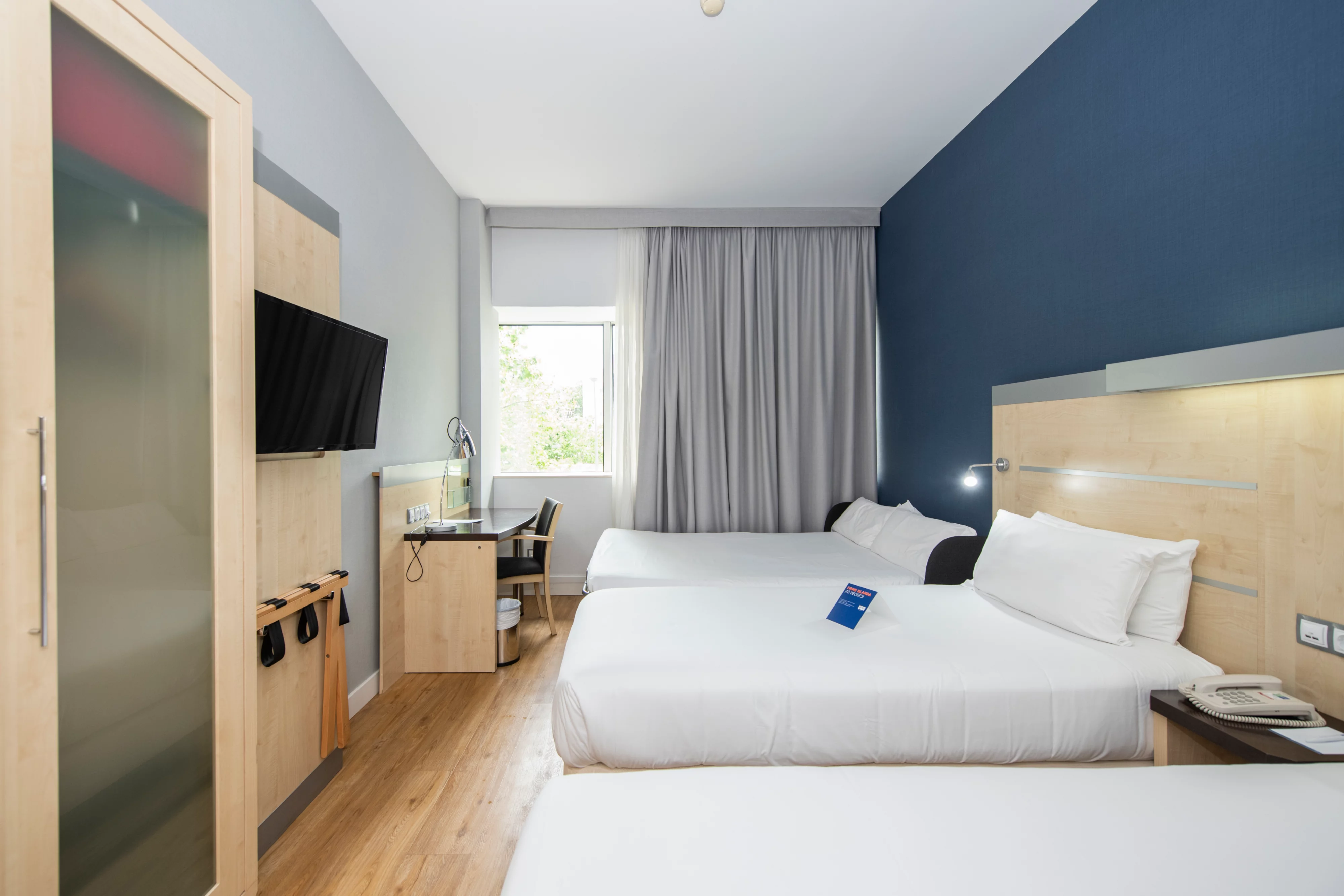 Holiday Inn Express Barcelona - City 22@ — 27