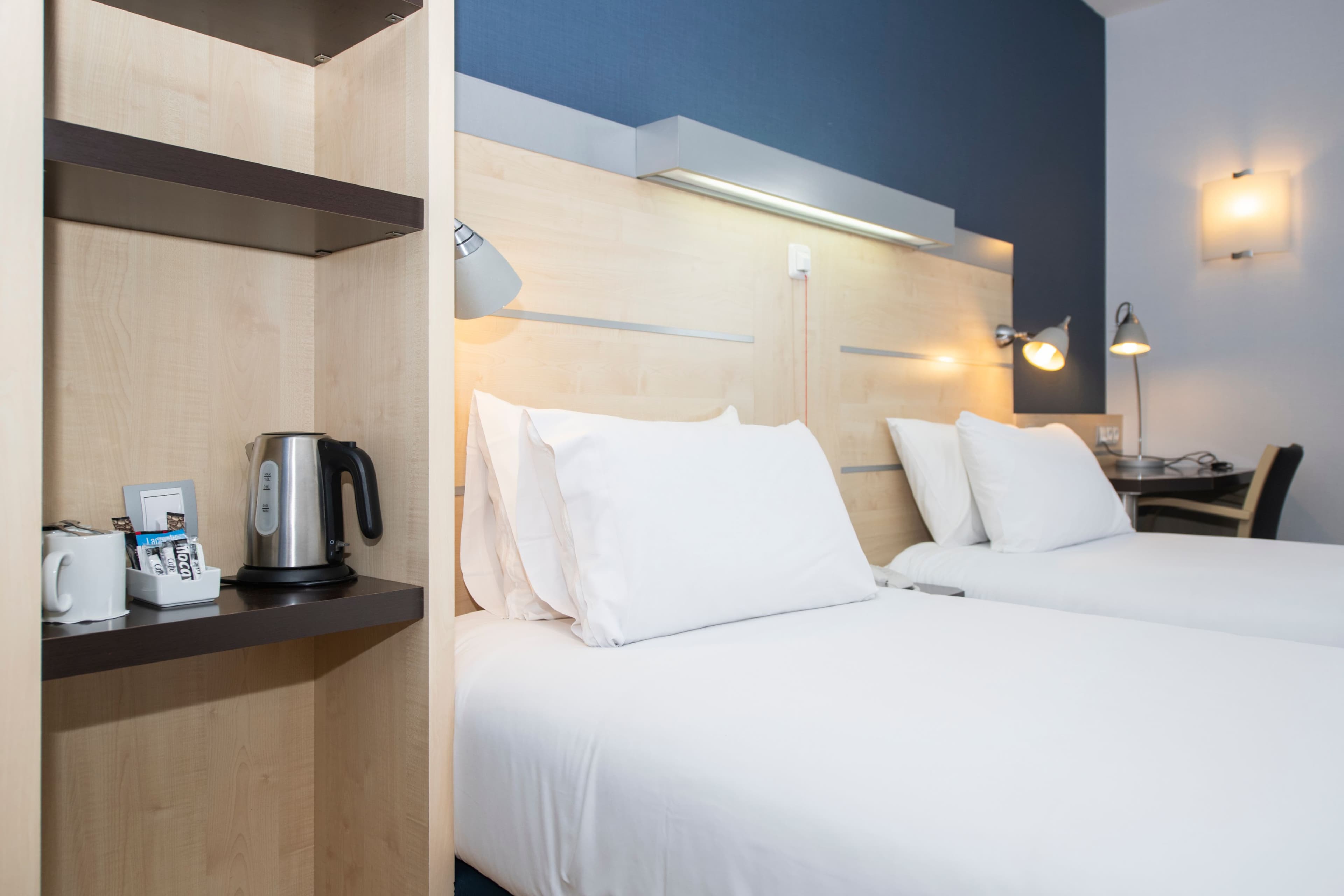 Standard Room with Free Breakfast - Image 8