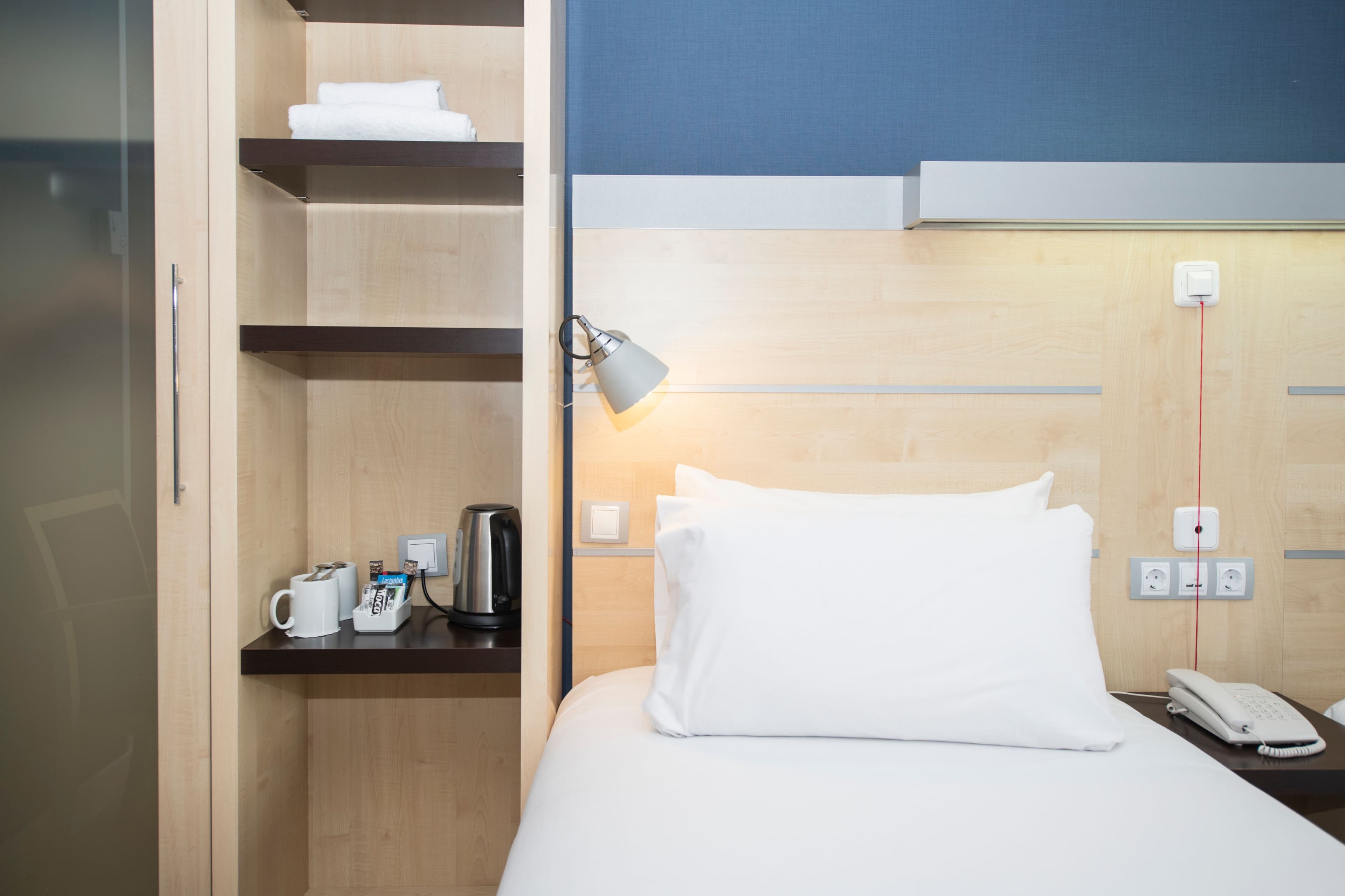 Standard Room with Free Breakfast - Image 7
