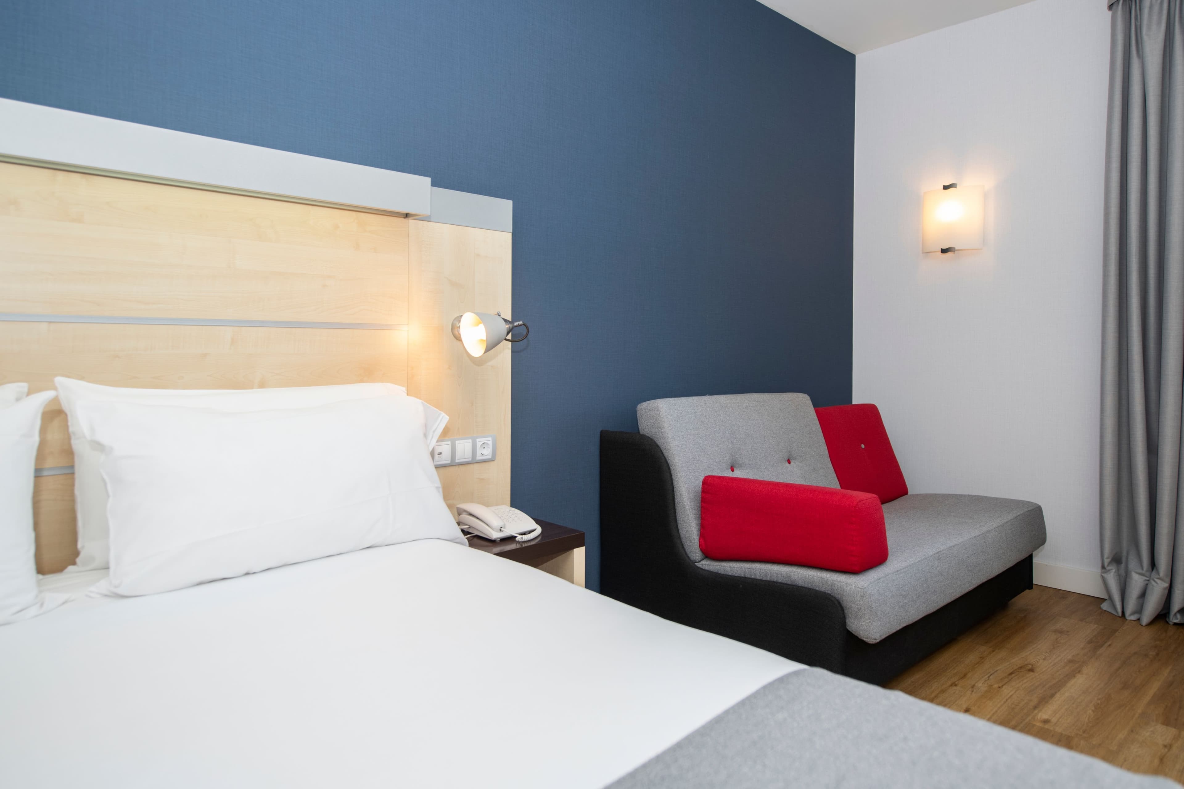 Standard Room with Free Breakfast - Image 6
