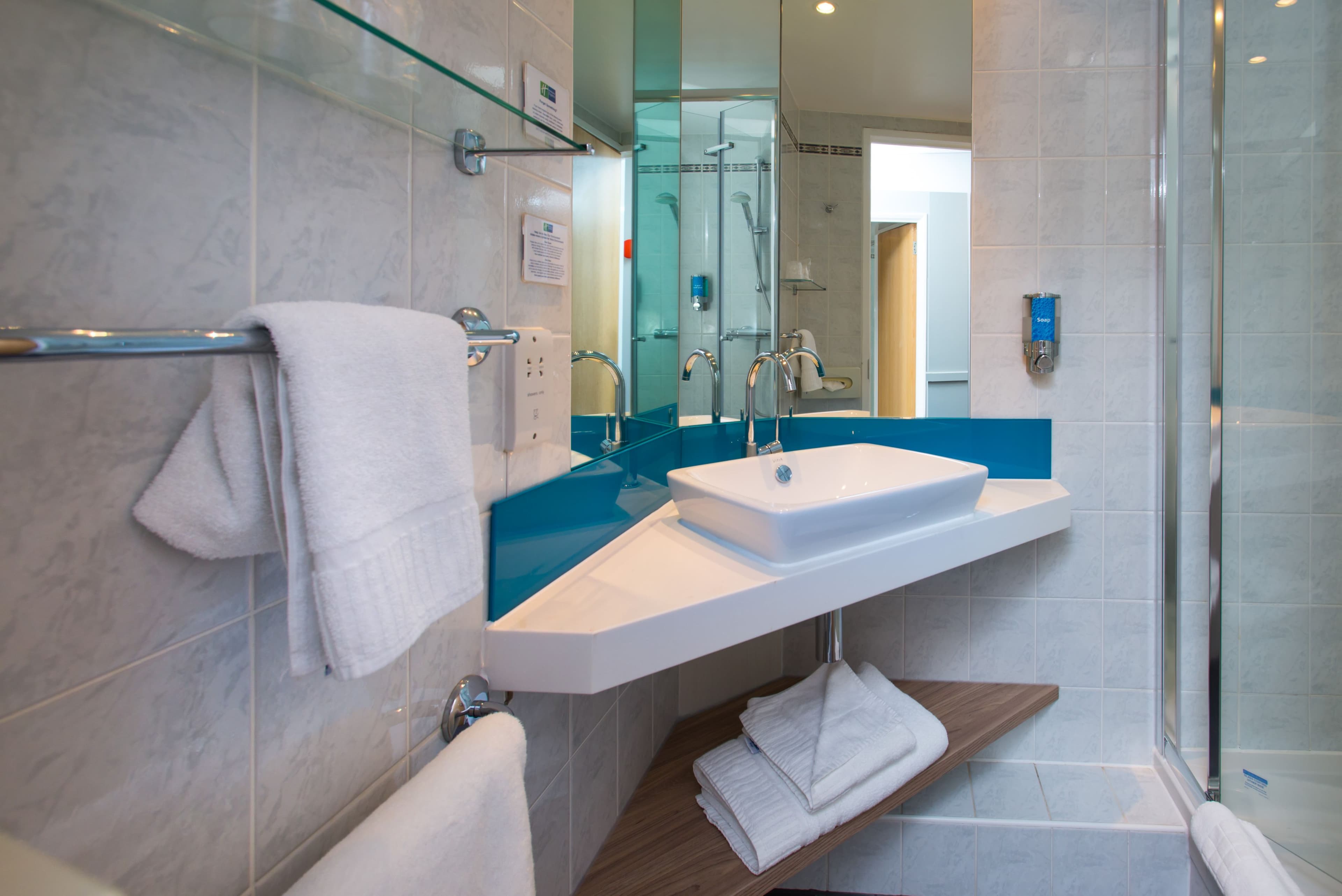 Holiday Inn Express Bath - Image 4