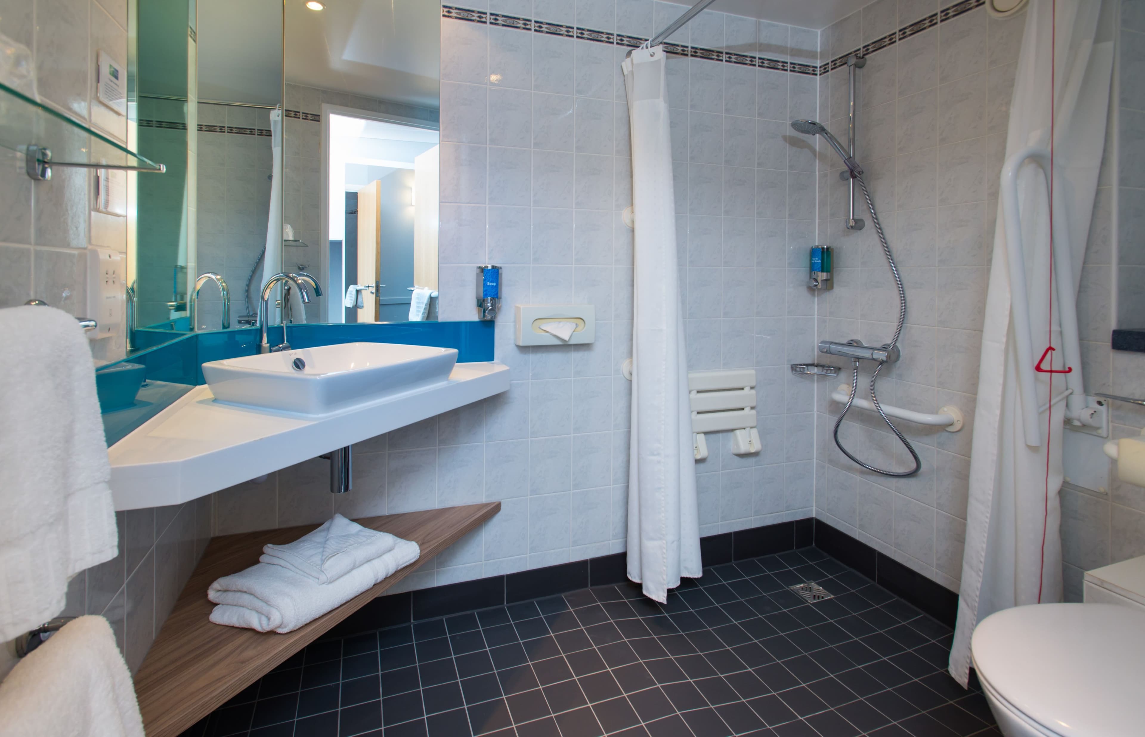 1 Double Accessible with Free Hot Breakfast - Image 4