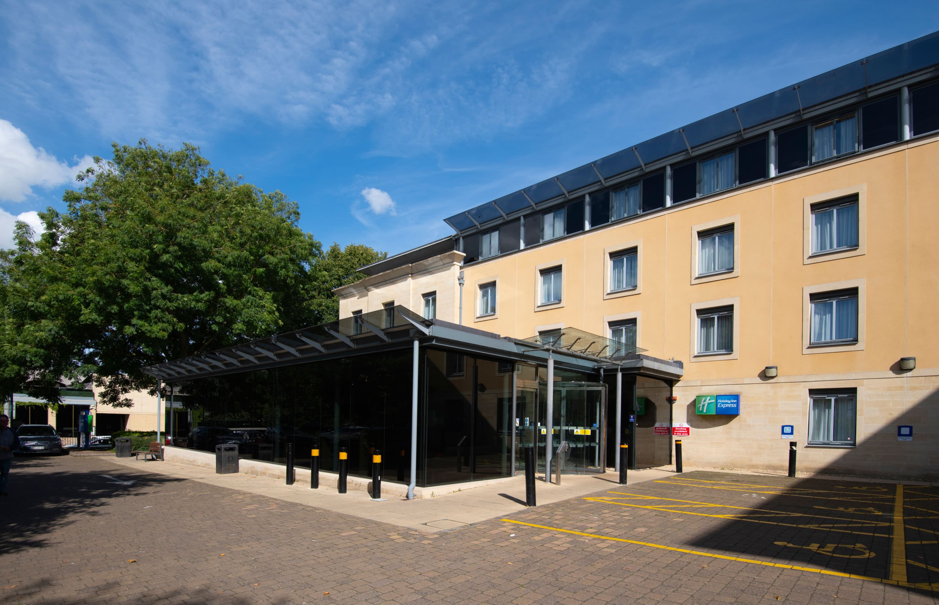 Holiday Inn Express Bath - Image 1