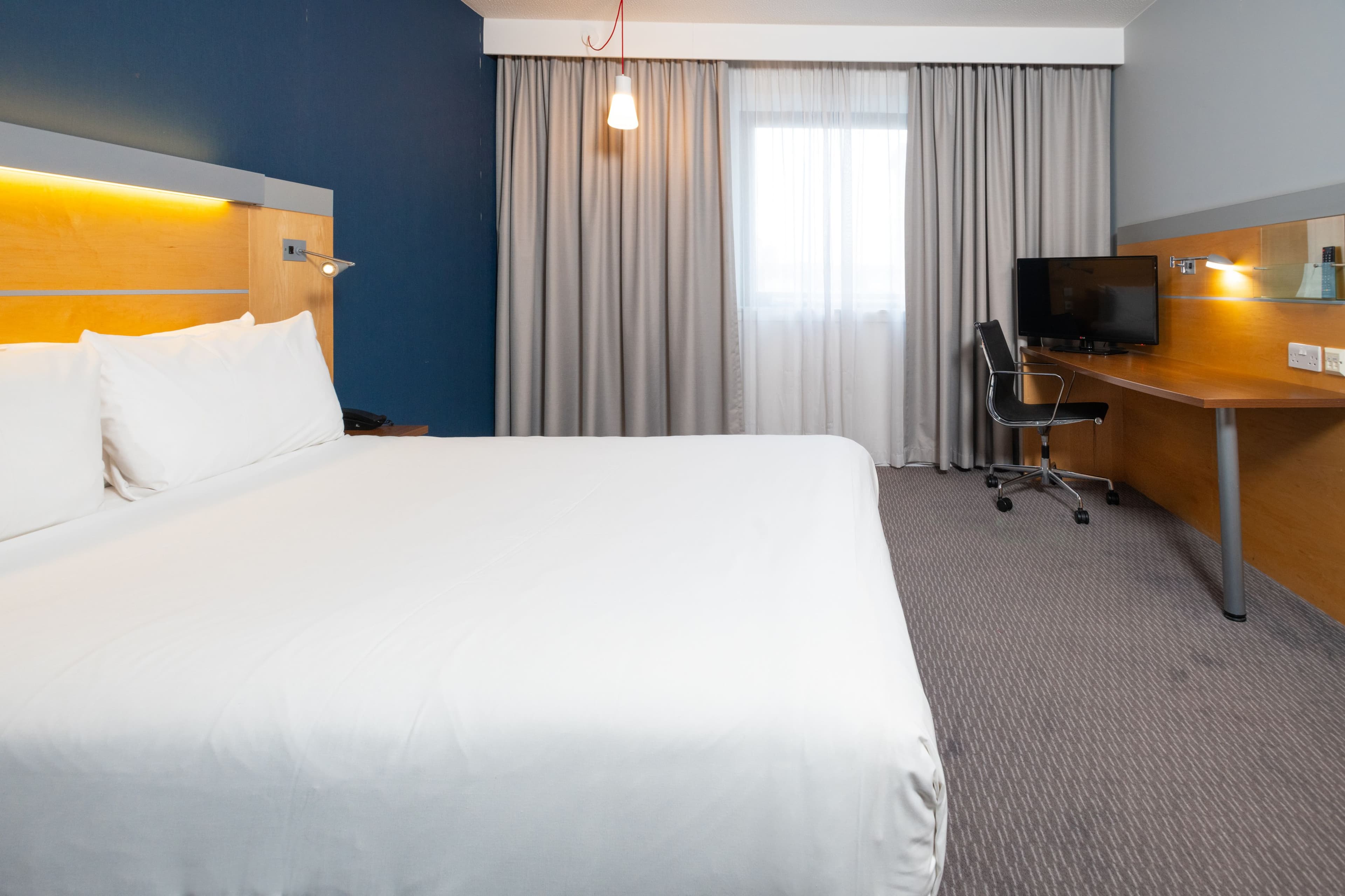 Holiday Inn Express Bedford — 19