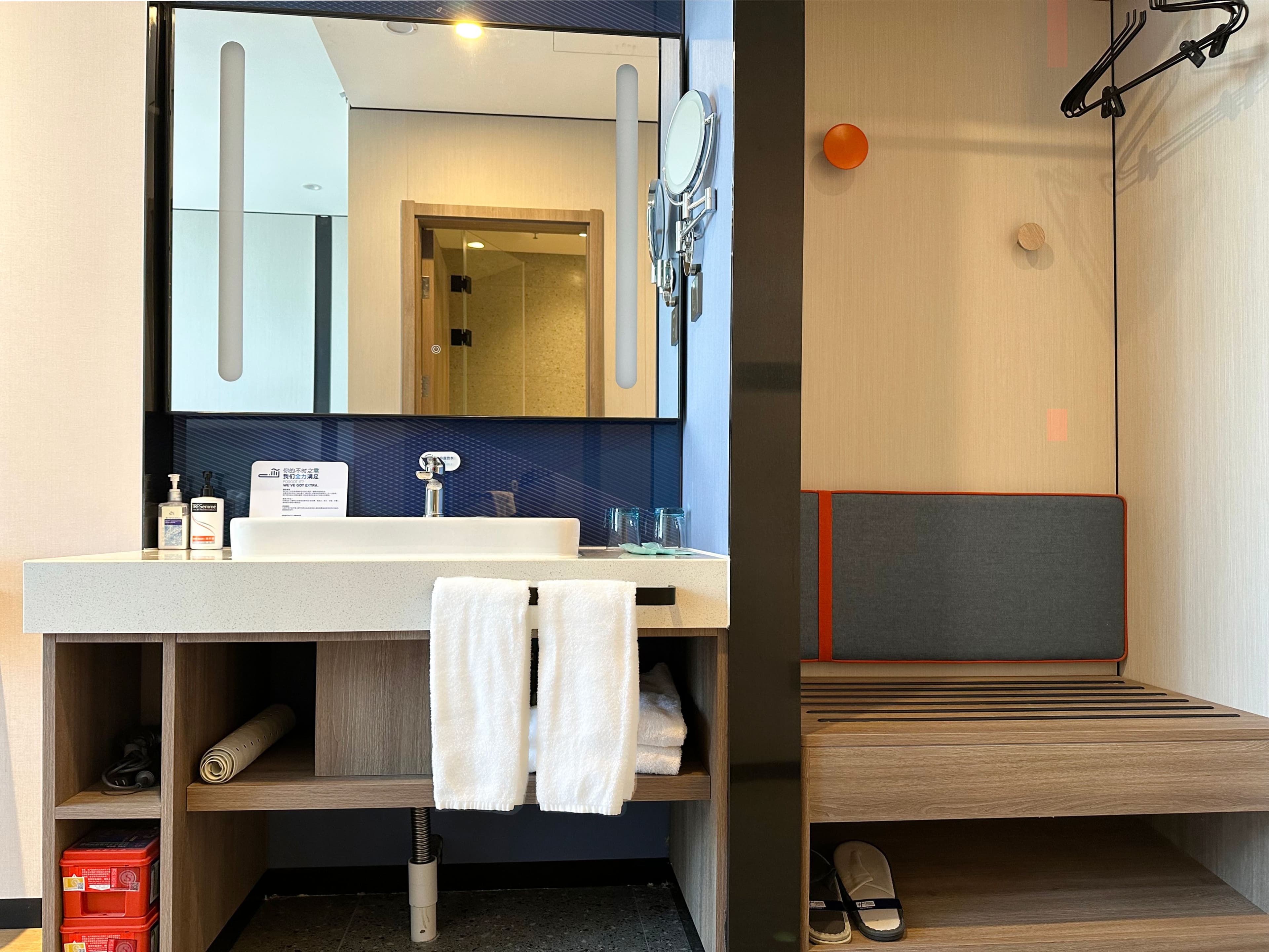 Holiday Inn Express Beijing Conference Center — 11