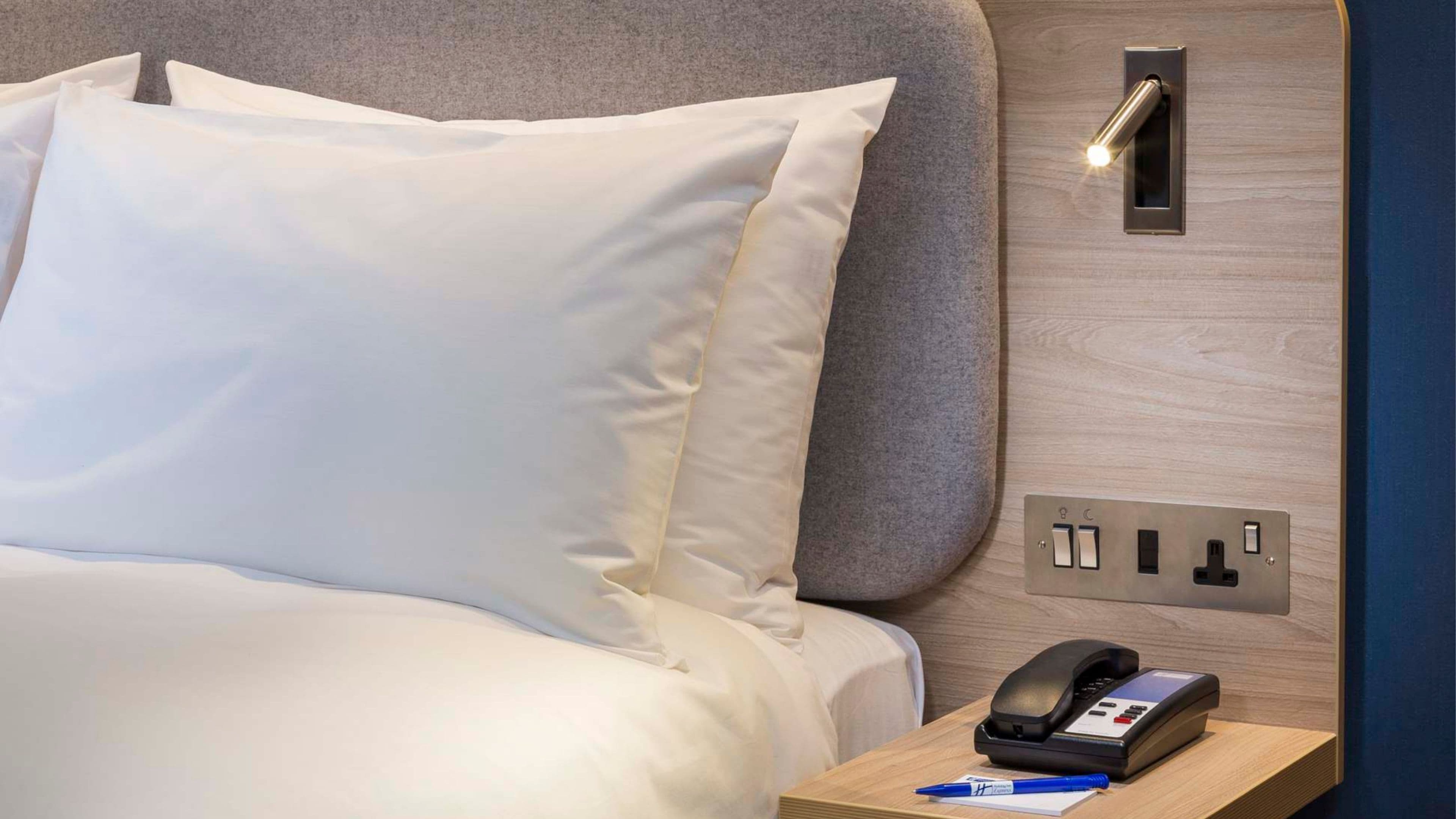 Holiday Inn Express Belfast City - Image 2