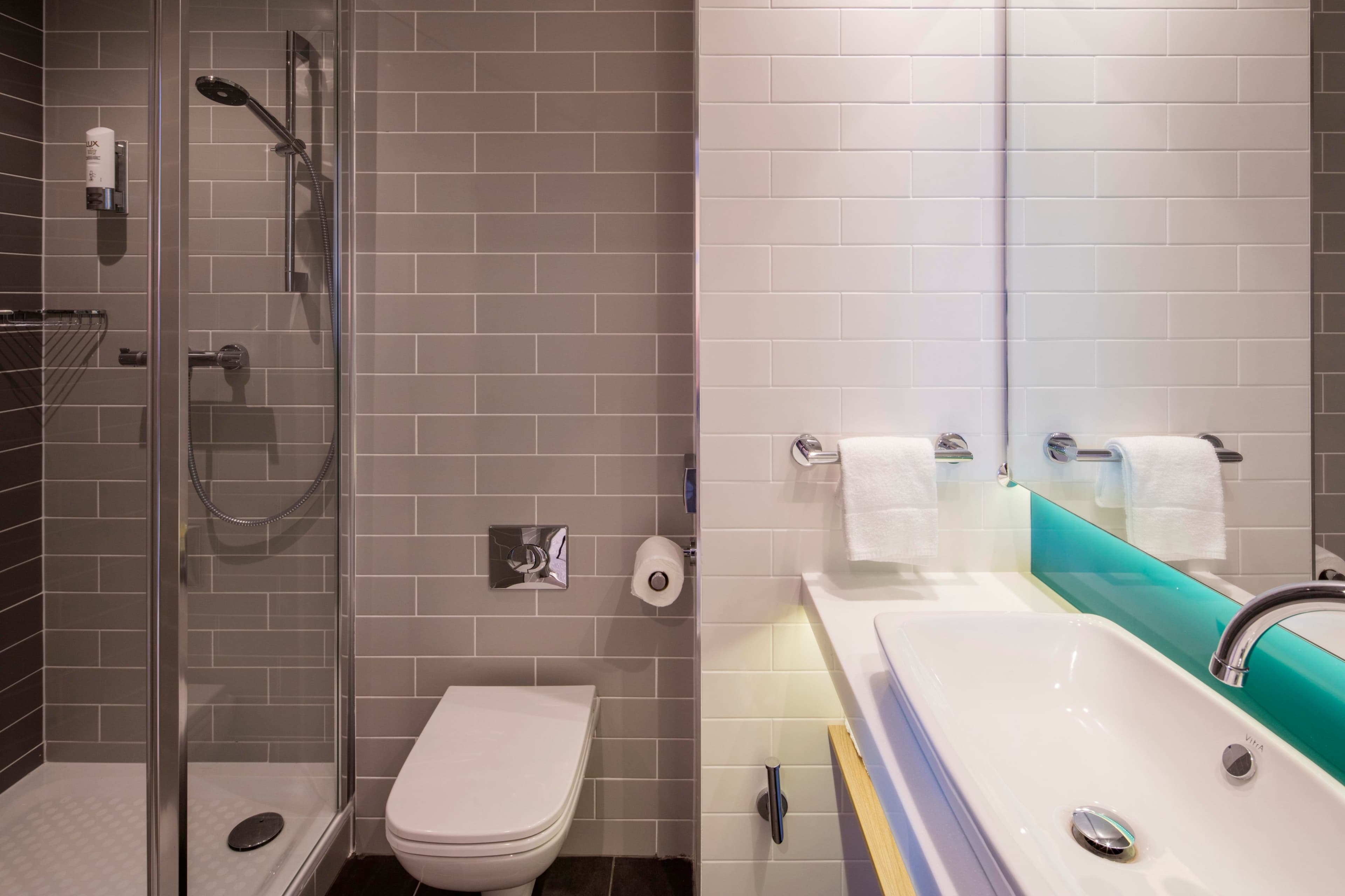 Standard Room with Free Hot Breakfast - Image 5