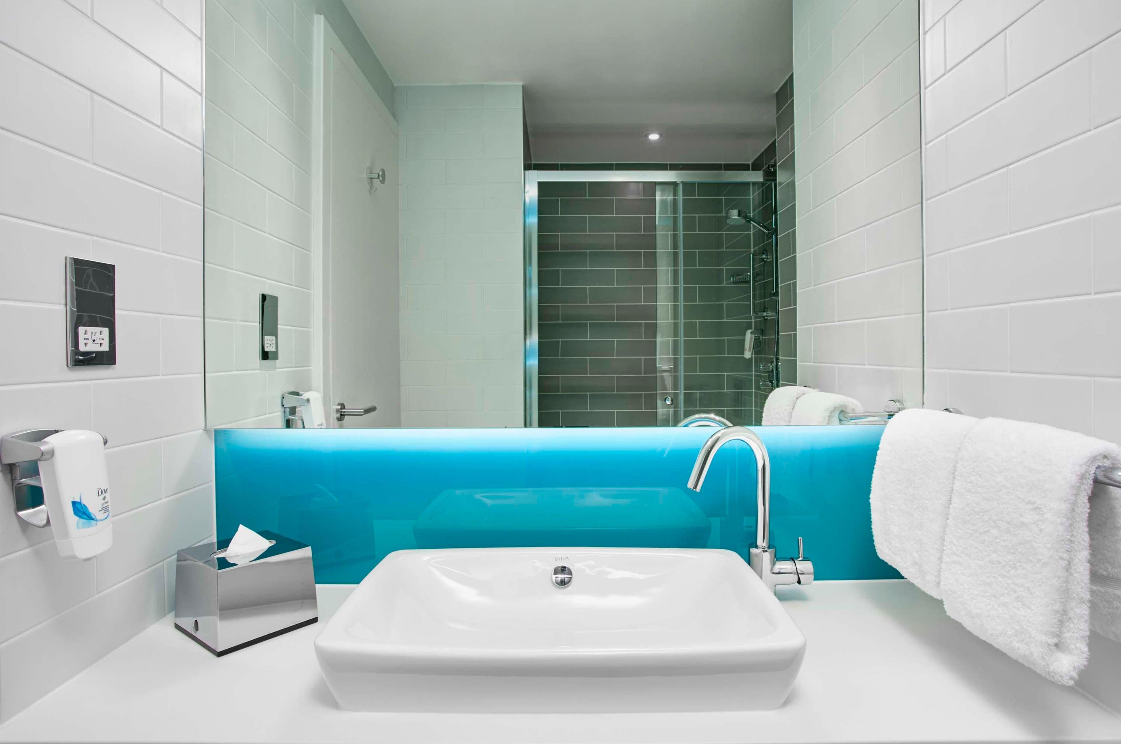 Holiday Inn Express Belfast City - Image 5