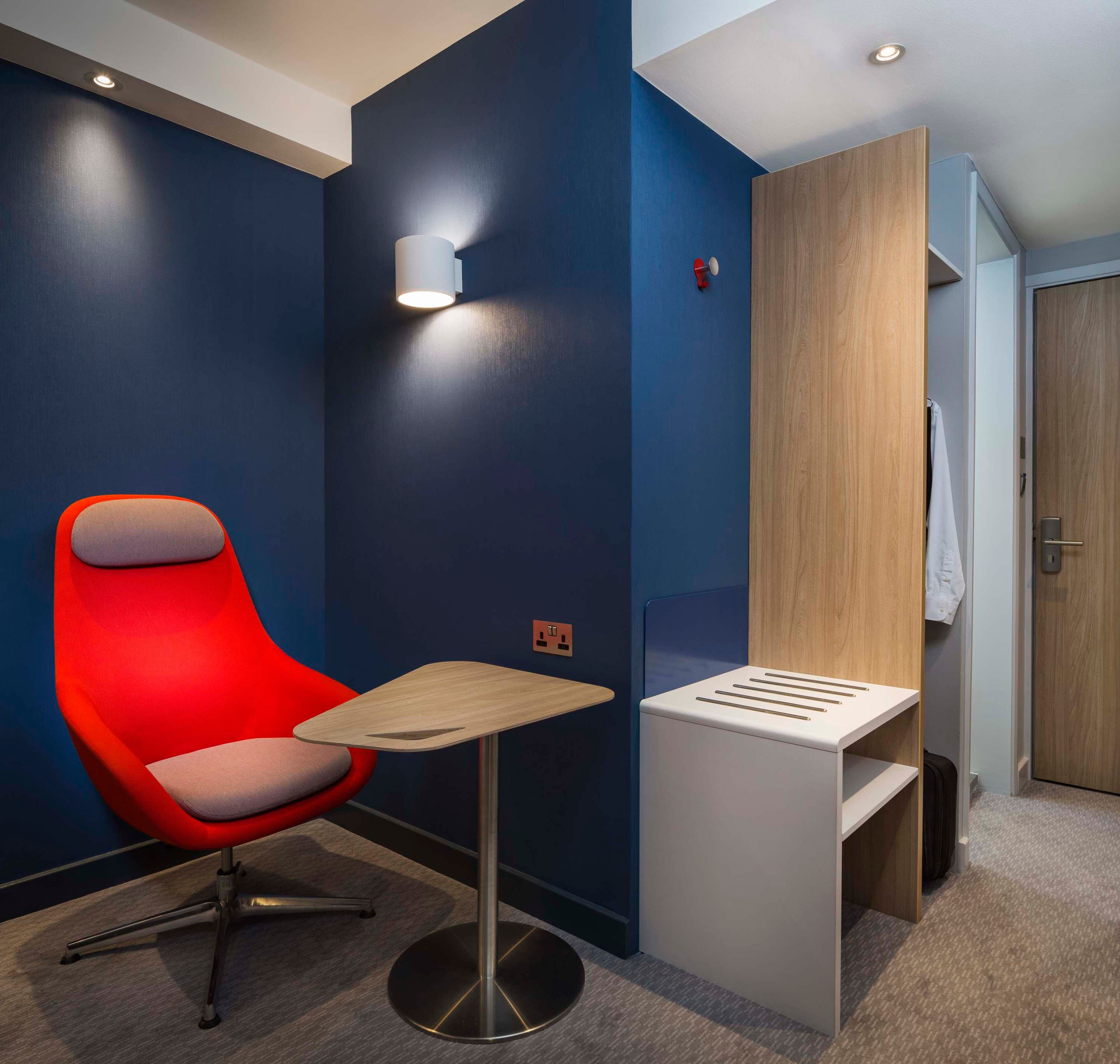Holiday Inn Express Belfast City - Image 4